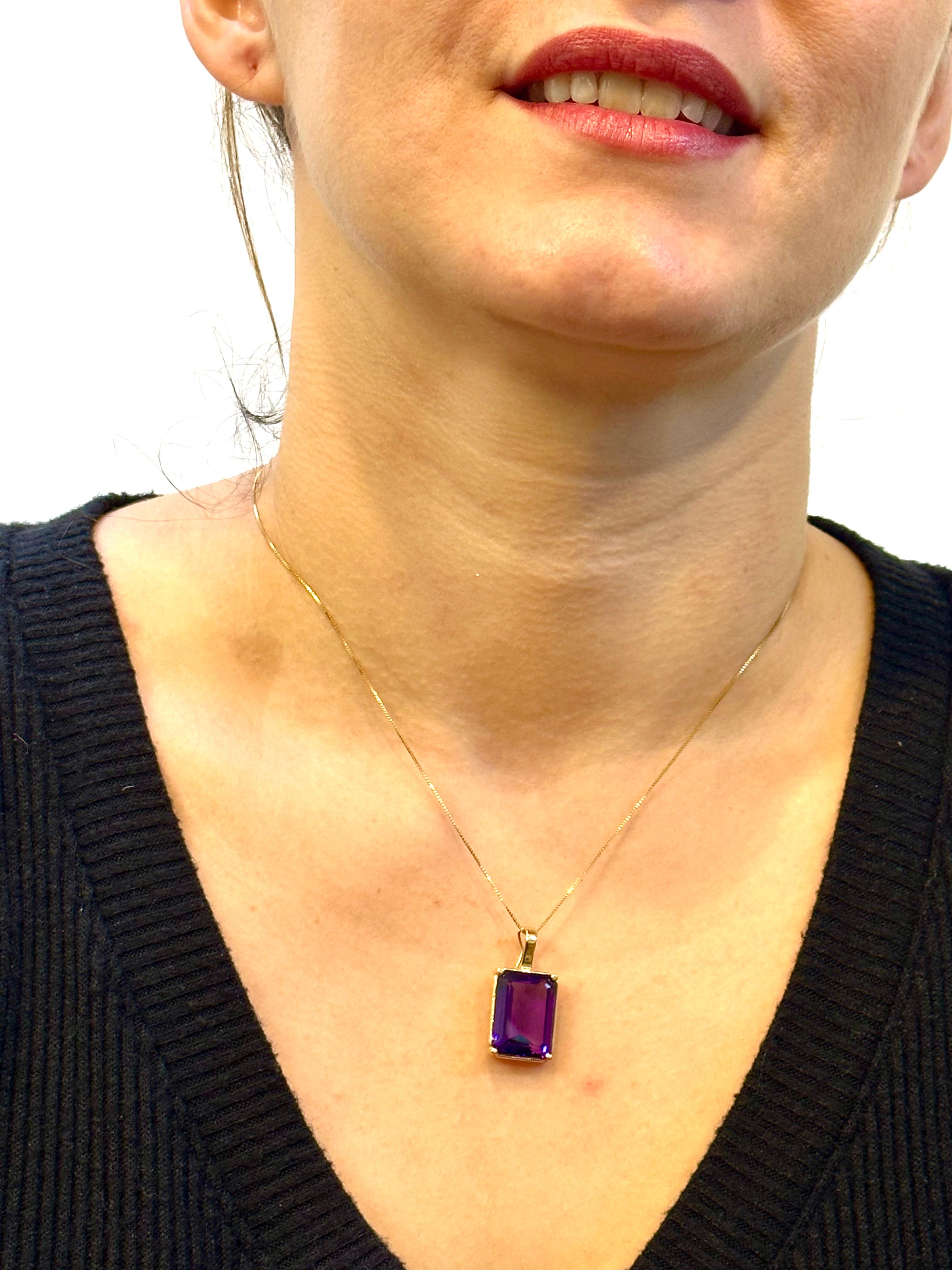 12 Ct Emerald Cut Amethyst Pendant /Necklace + 14 Kt Yellow Gold Chain Vintage For Sale 5
