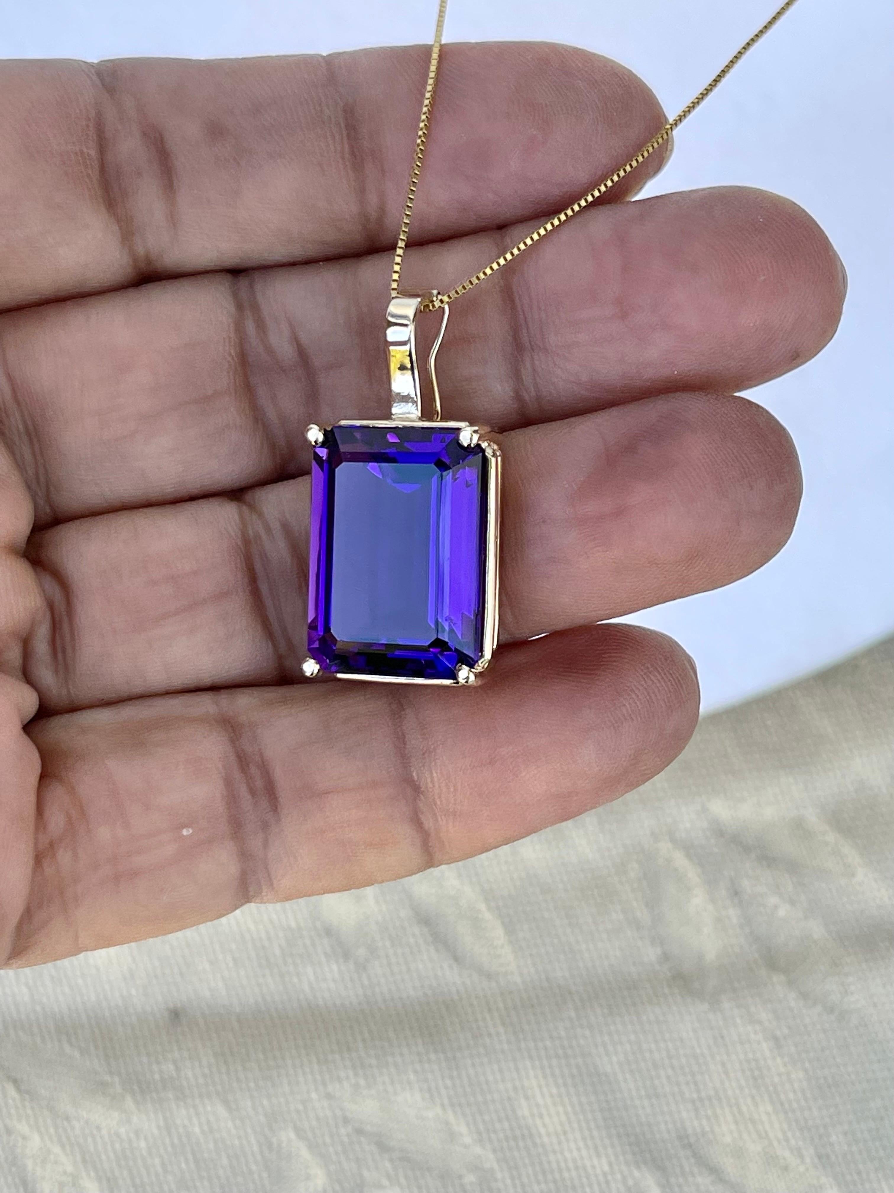 12 Ct Emerald Cut Amethyst Pendant /Necklace + 14 Kt Yellow Gold Chain Vintage For Sale 1