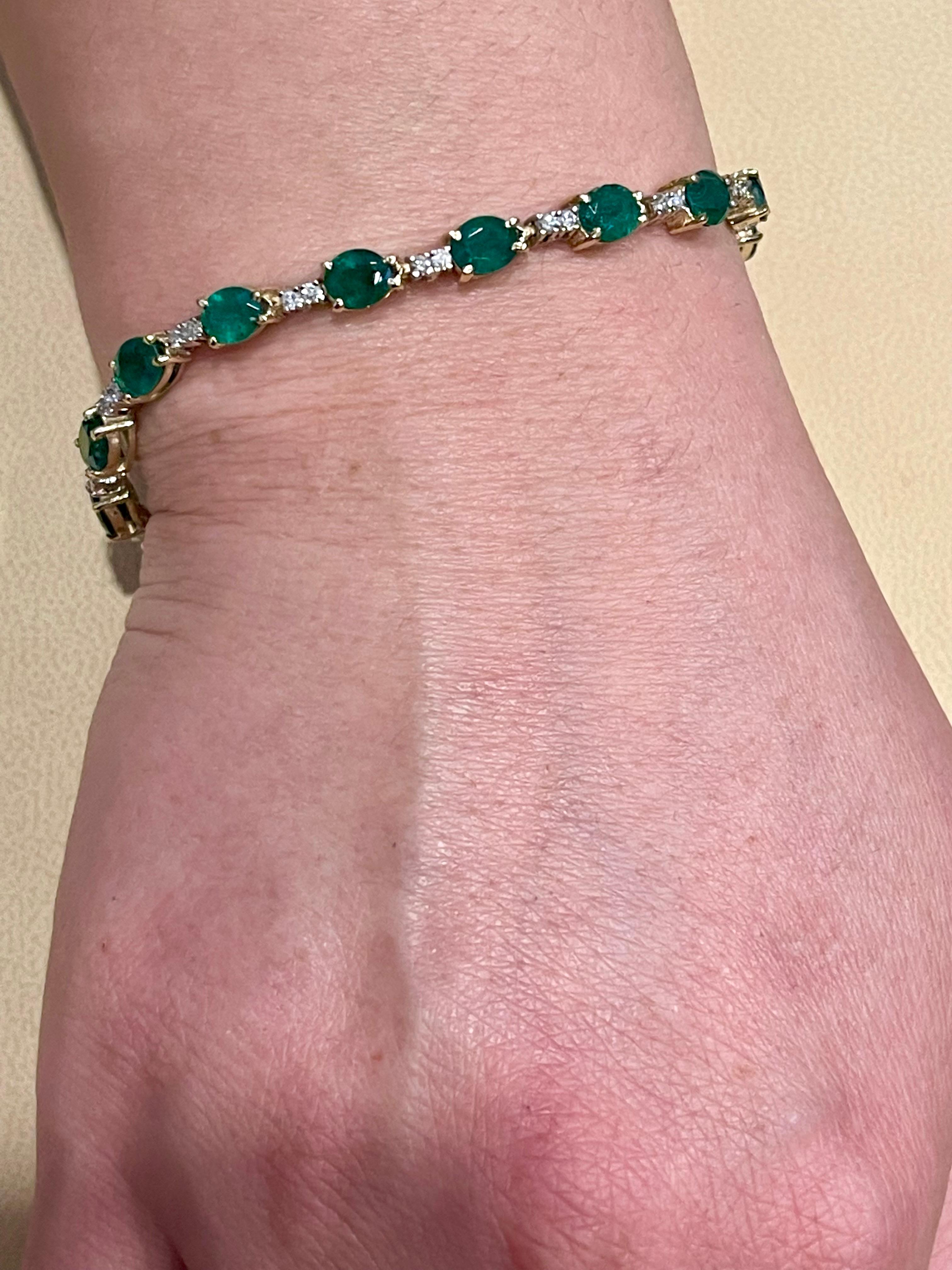 Esmeralda brasileña natural de 12 ct y pulsera de tenis de diamantes de oro blanco de 14 quilates en venta 3