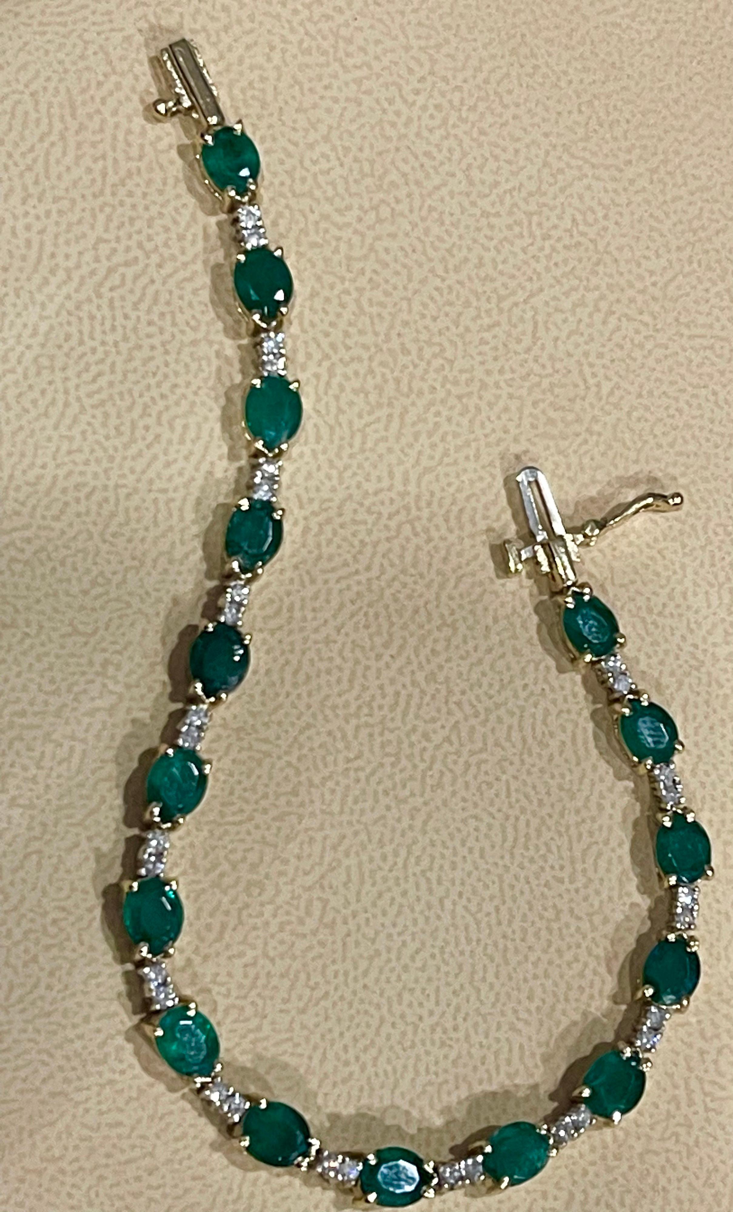 Esmeralda brasileña natural de 12 ct y pulsera de tenis de diamantes de oro blanco de 14 quilates en venta 4