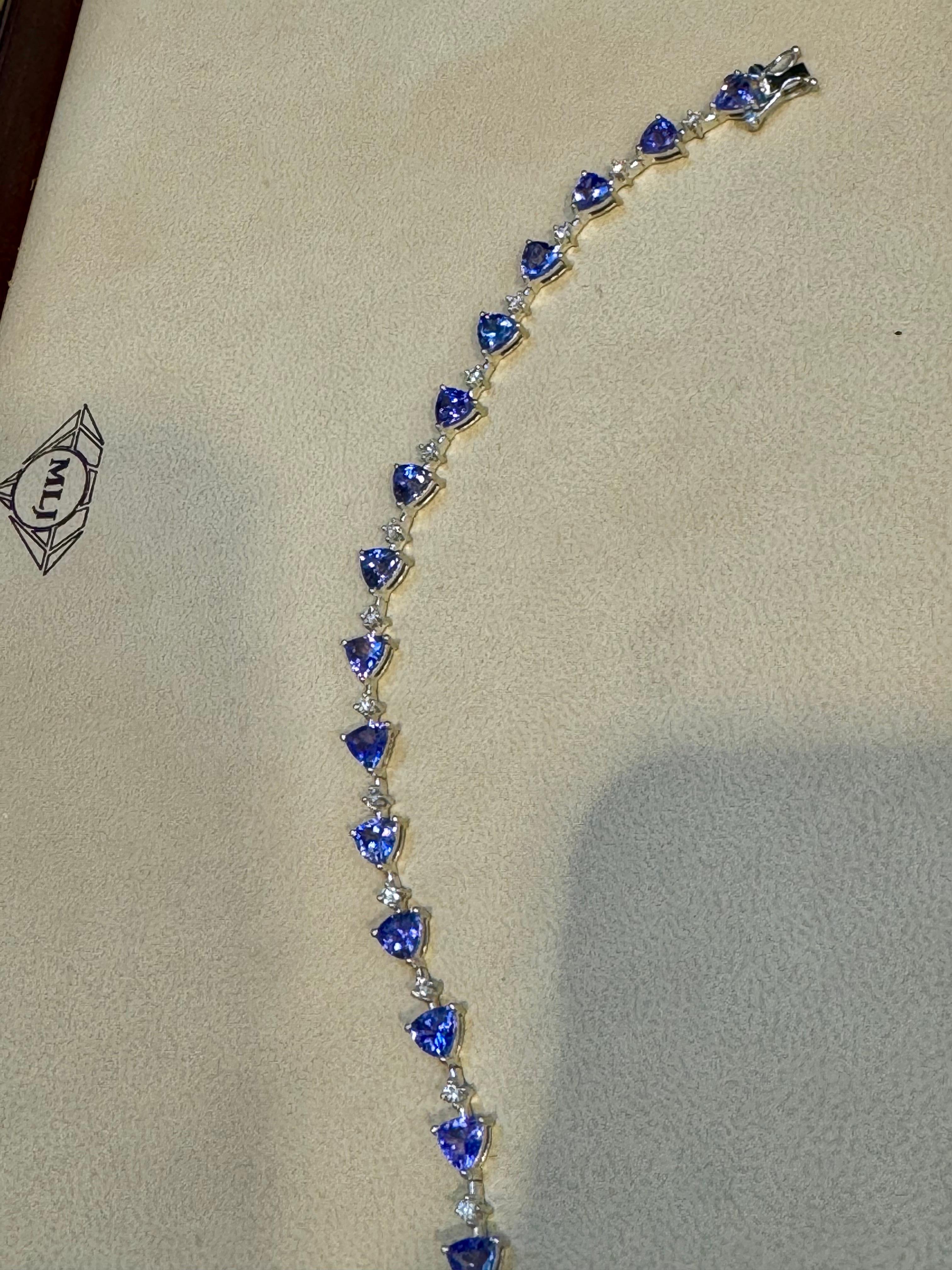 12 Ct Natural Trillion Tanzanite & 0.50 Ct Diamond Tennis Bracelet 14 KW Gold In New Condition For Sale In New York, NY