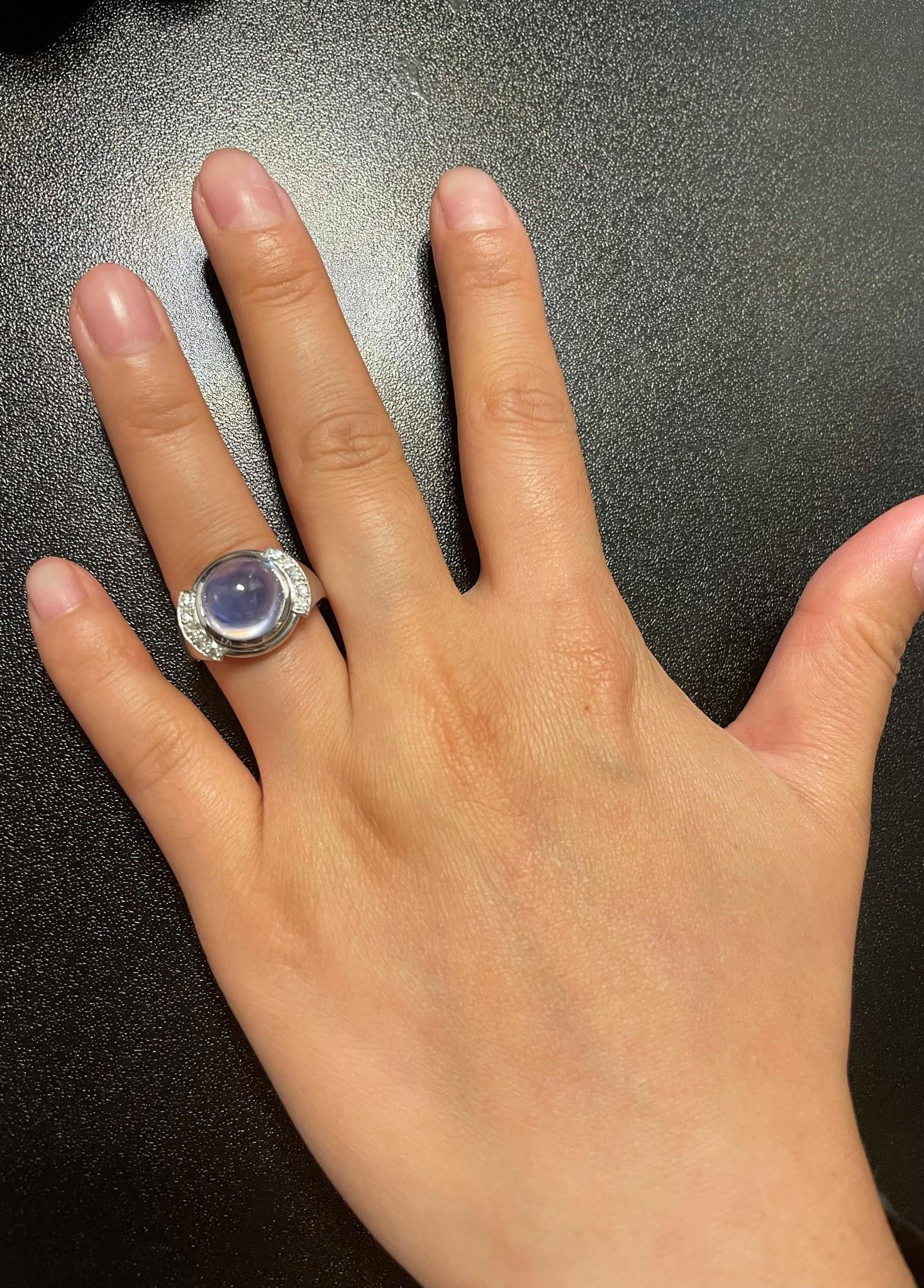 Cabochon Anello con zaffiro di Ceylon non riscaldato da 12 carati con diamanti, documentazione inclusa. in vendita
