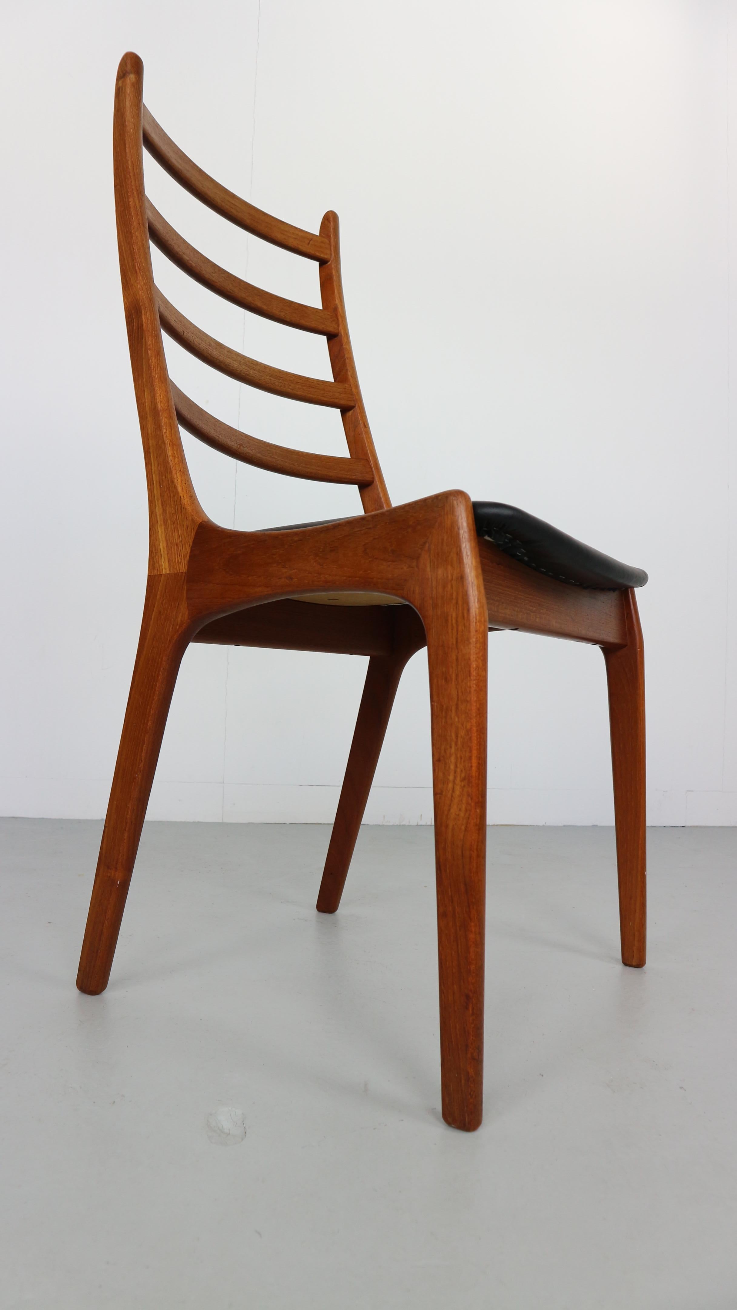 12 Danish Modern Teak Ladder Back Dining Chairs by Kai Kristiansen, 1960s In Good Condition In The Hague, NL