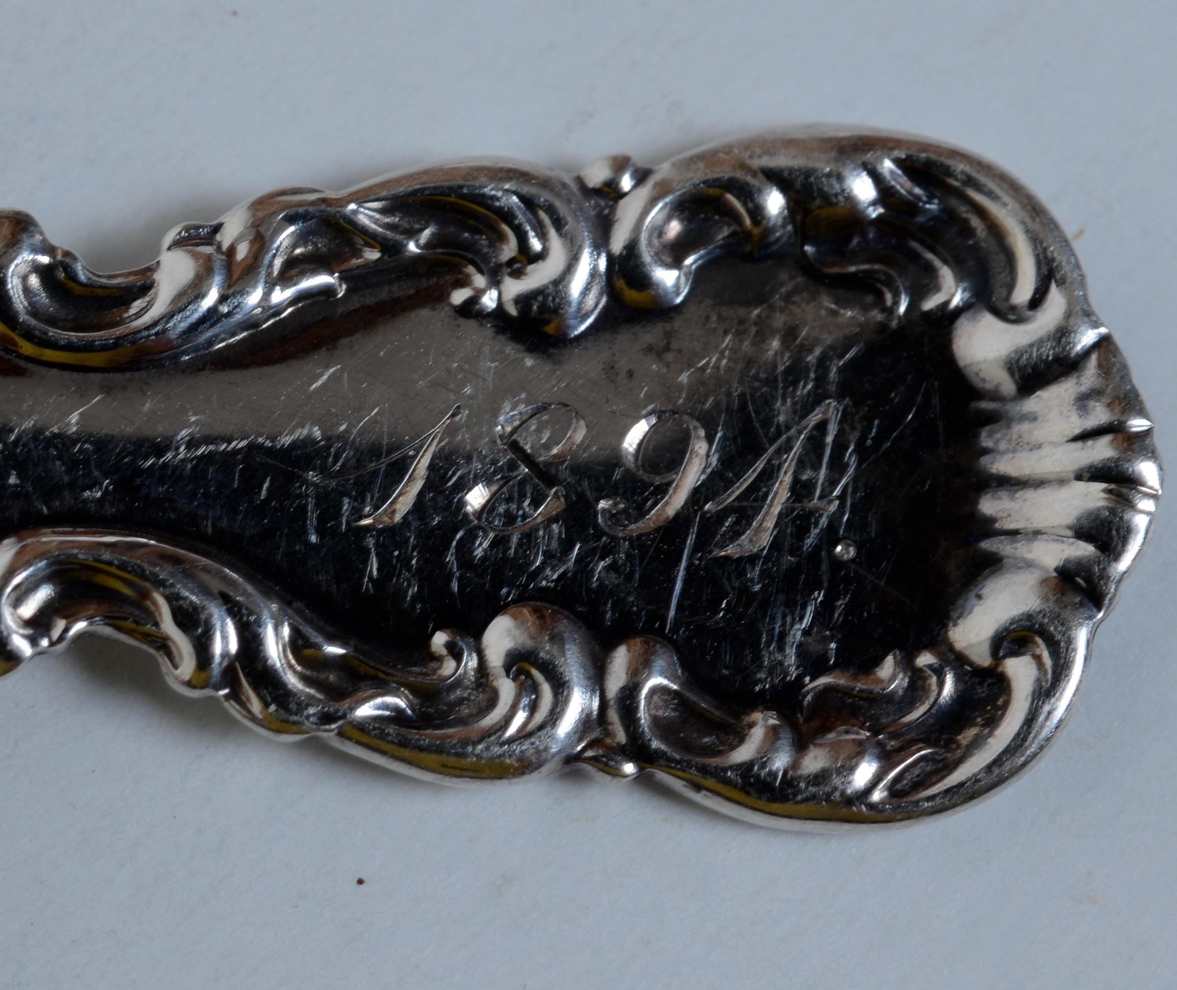 Argento 925 12 Cucchiai Demitasse di Whiting Mfg. Co. nell'elegante modello Luigi XV del 1891. in vendita