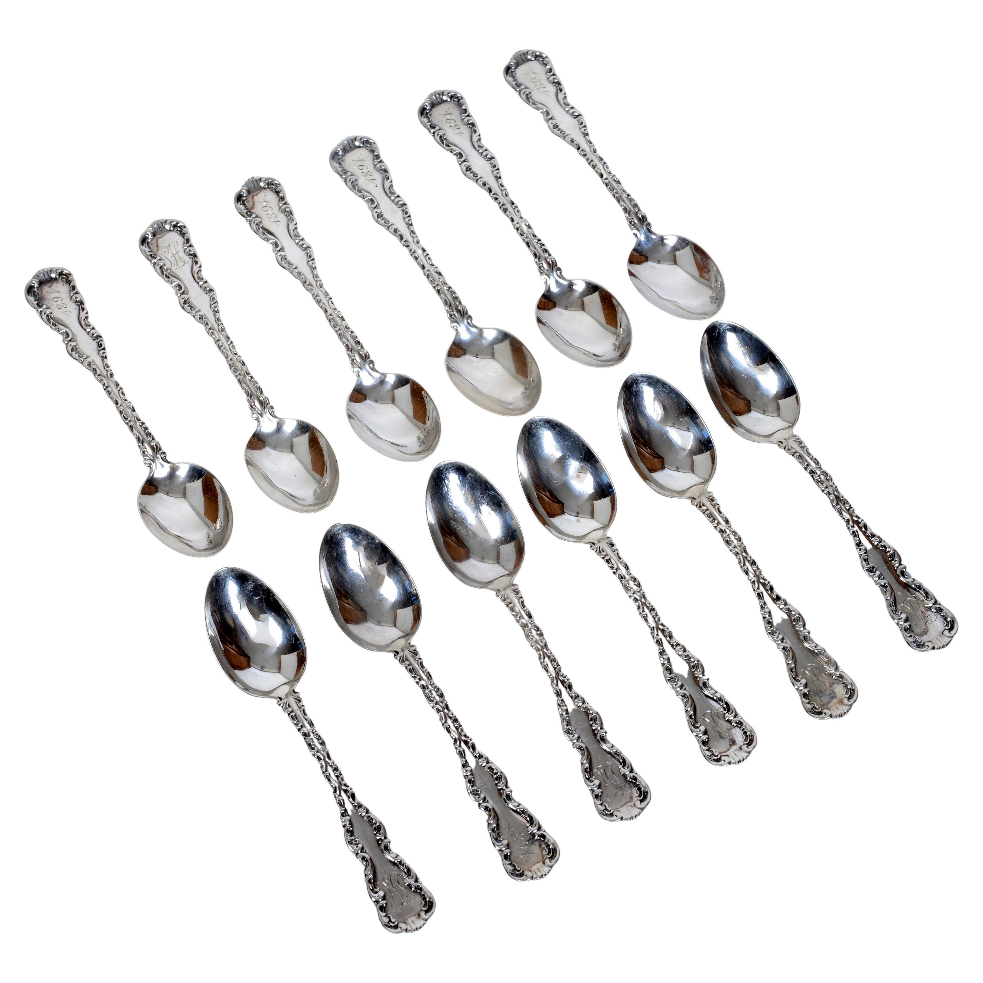 12 Cucchiai Demitasse di Whiting Mfg. Co. nell'elegante modello Luigi XV del 1891. in vendita