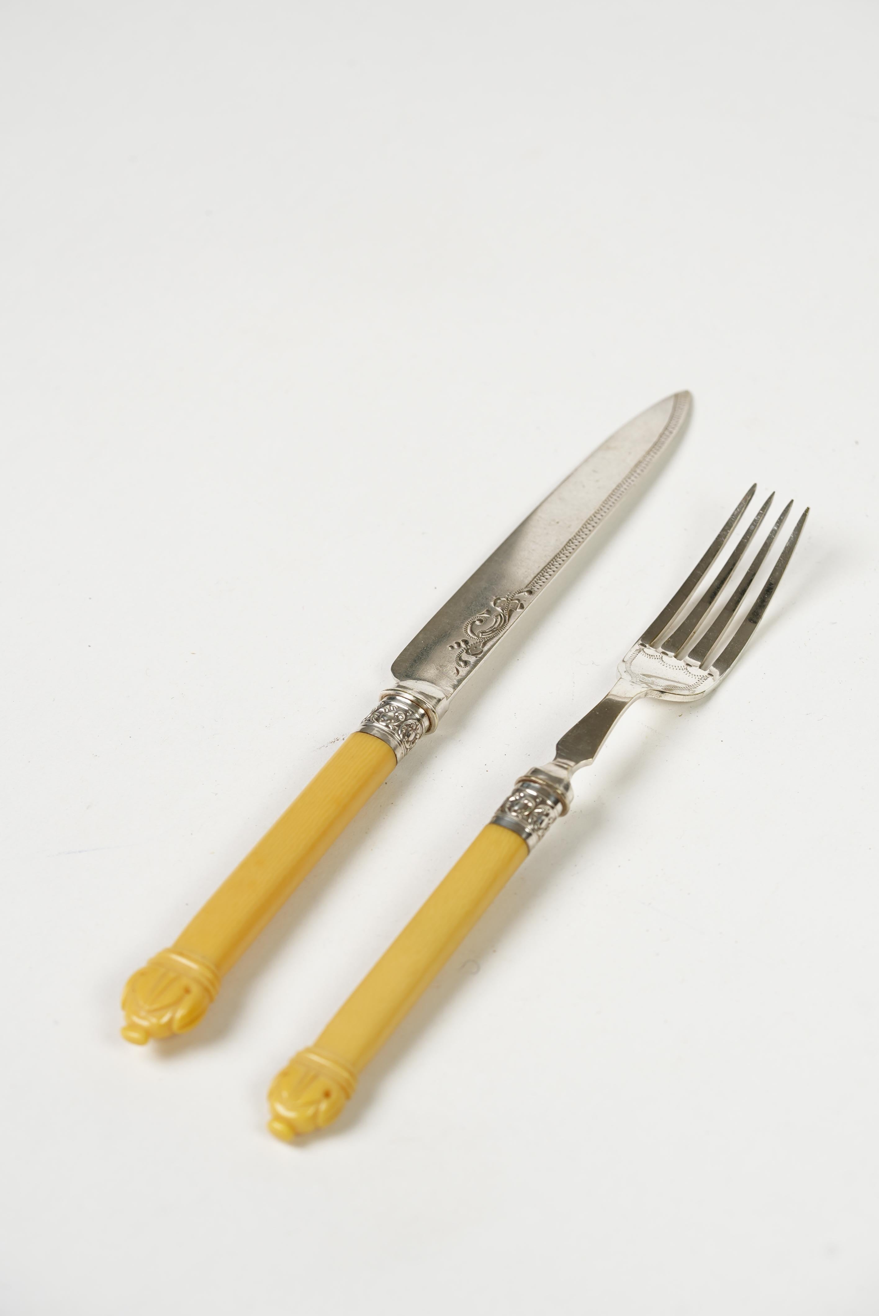 12 Dinner Forks & 12 Dinner Knives Silver Plate, Ornate Bone Handles, Circa 1910 For Sale 2