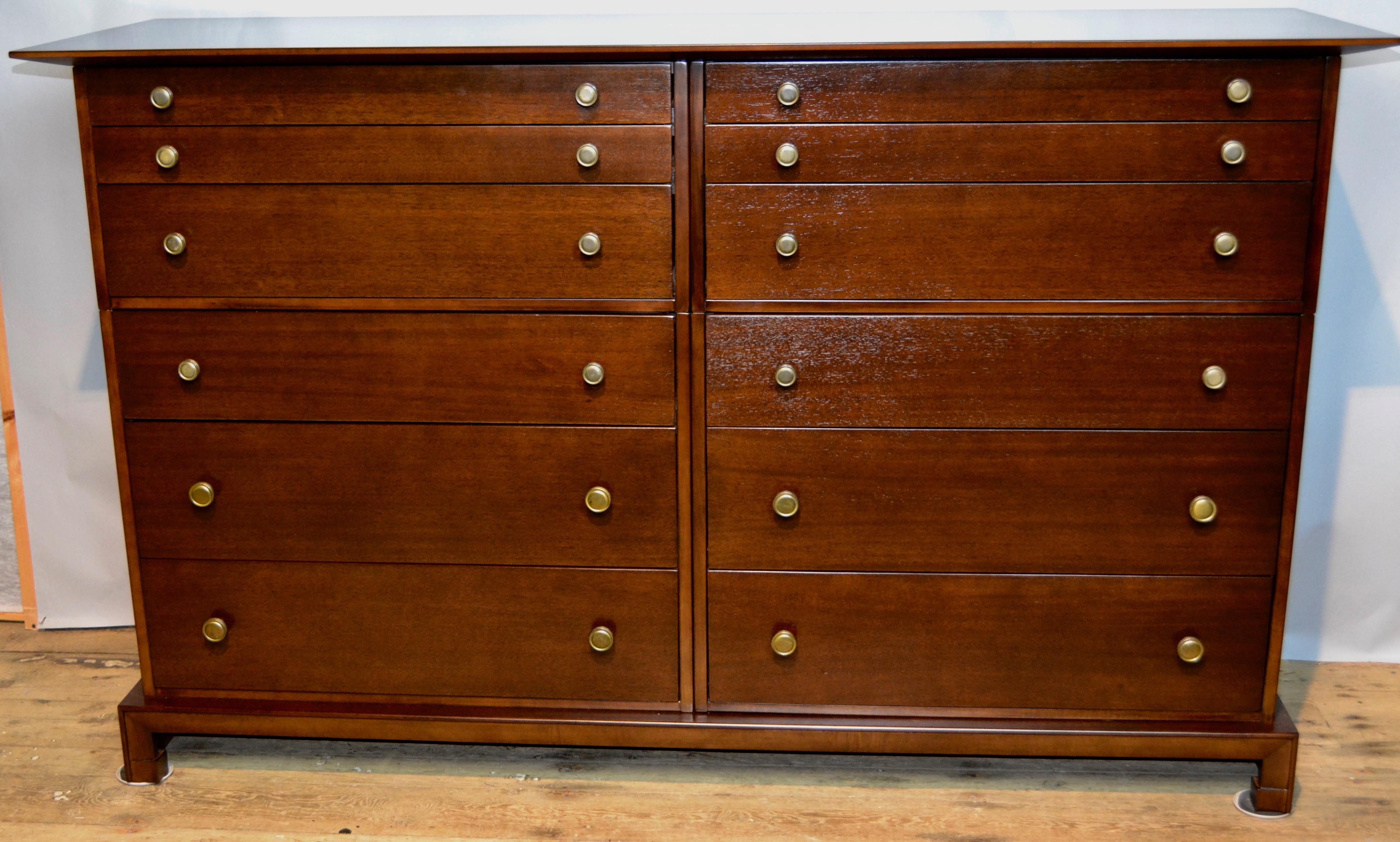 12 Drawer Mahogany Dresser C. G. Kimerly Widdicomb, circa 1946 In Good Condition For Sale In Camden, ME