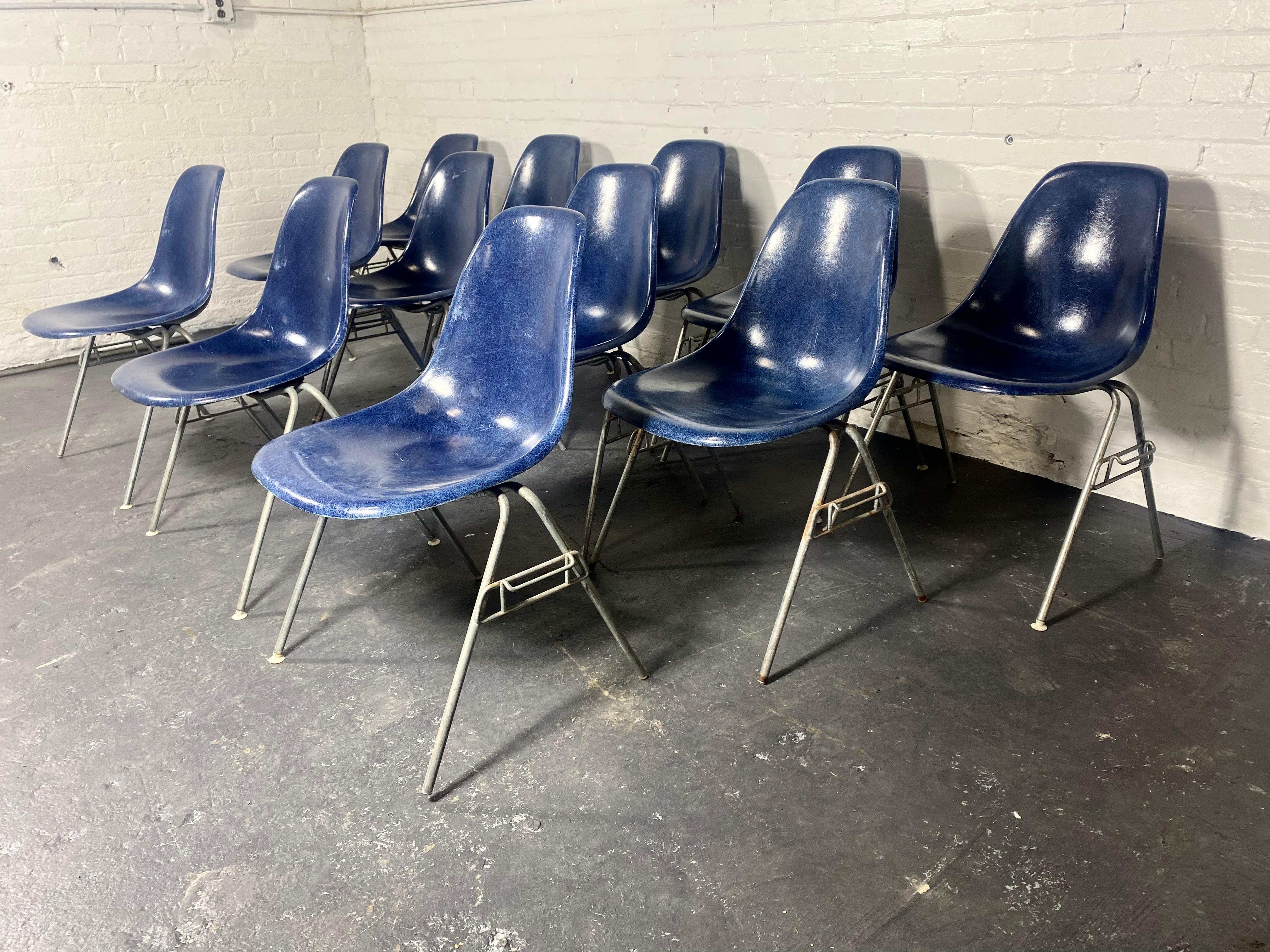 12 DSS Stacking Chairs Charles & Ray Eames Herman Miller, Blue Fiberglass, 1960s In Good Condition For Sale In Buffalo, NY