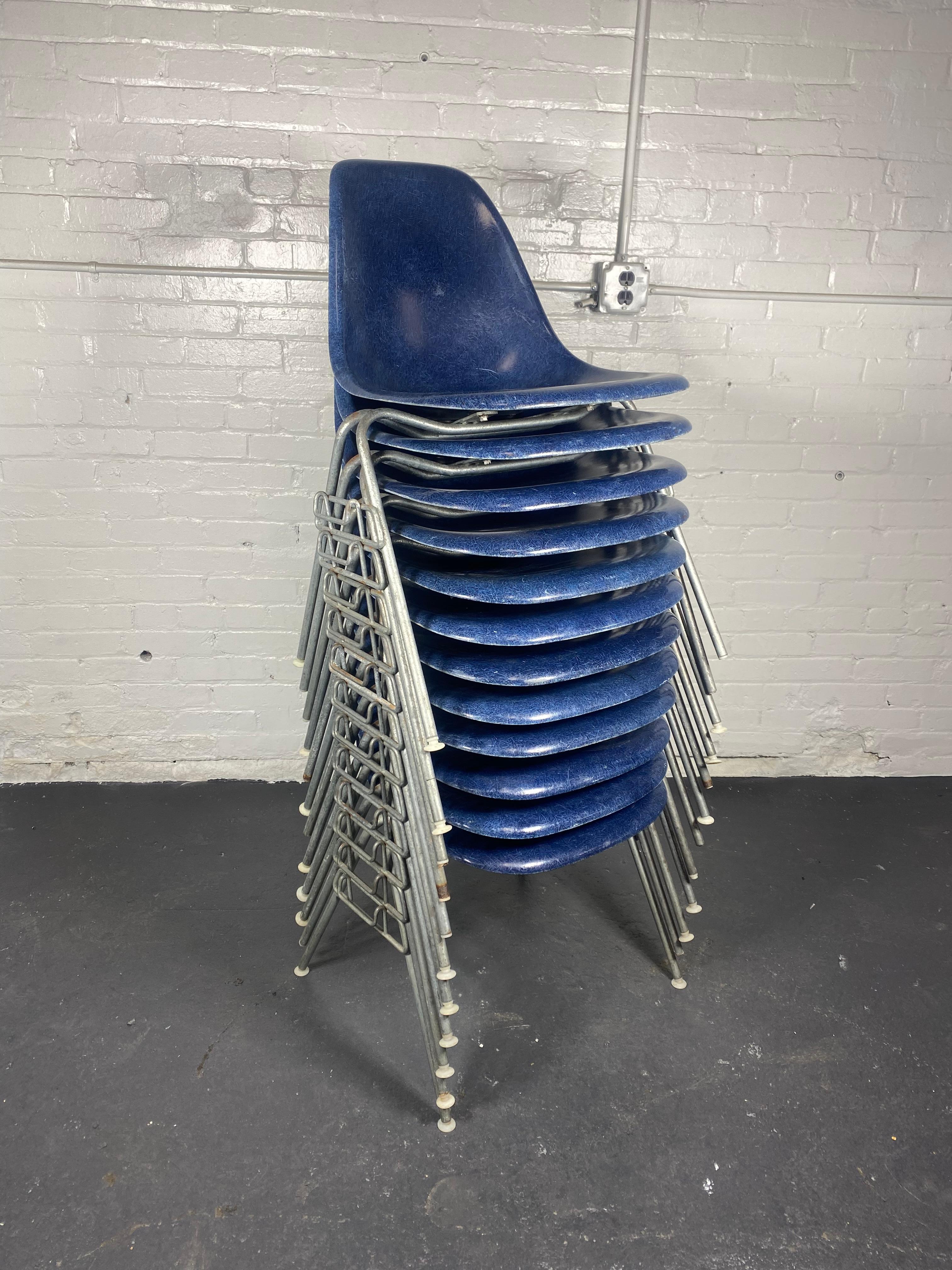 12 DSS Stacking Chairs Charles & Ray Eames Herman Miller, Blue Fiberglass, 1960s In Good Condition For Sale In Buffalo, NY