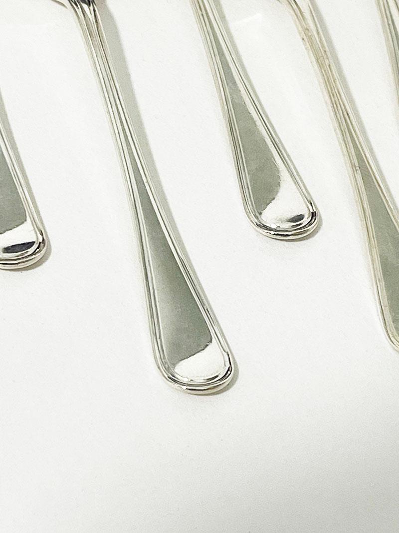 12 Dutch Silver tea spoons in box by Van Outvorst Junior & son, Amsterdam 1917 For Sale 10