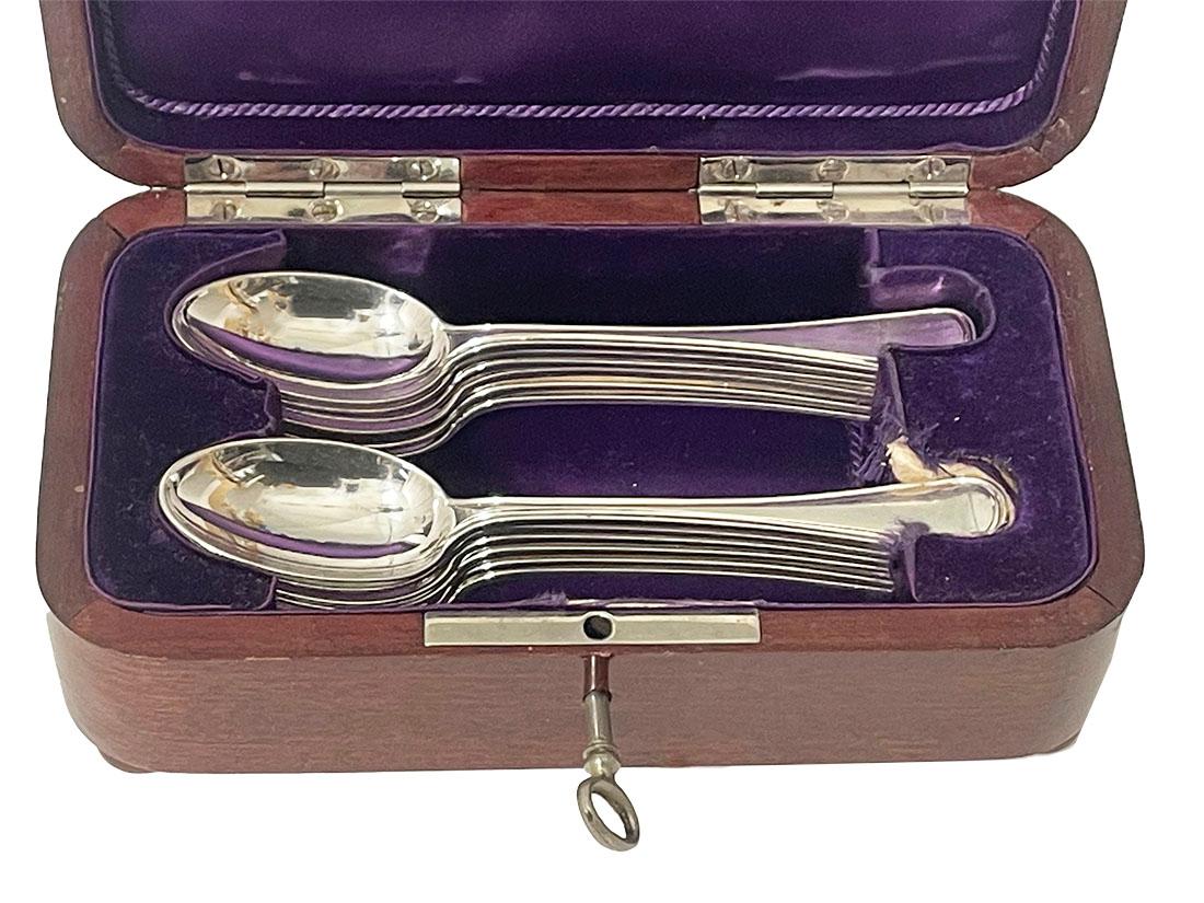 20th Century 12 Dutch Silver tea spoons in box by Van Outvorst Junior & son, Amsterdam 1917 For Sale