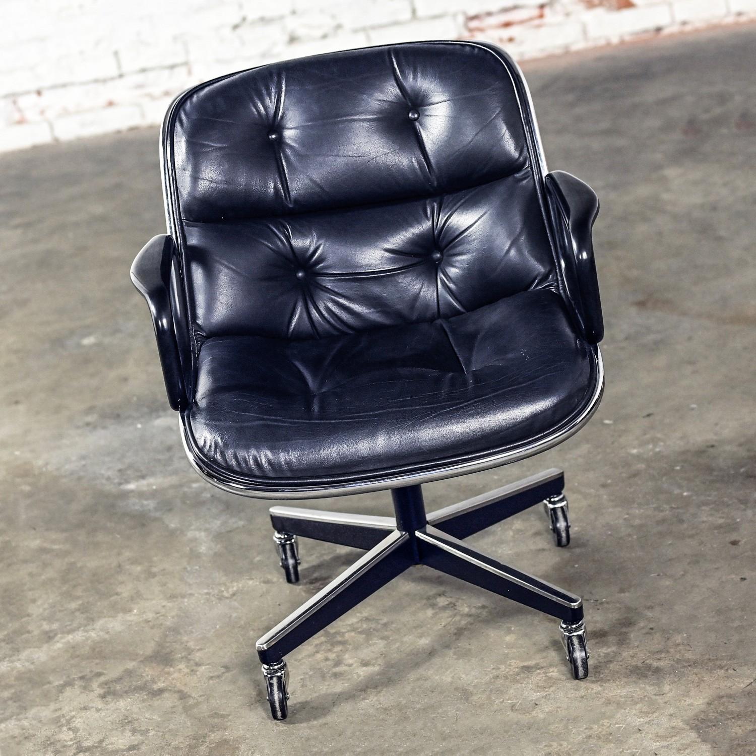 12 Executive Armchairs by Charles Pollock for Knoll Black Leather & 4 Prong Base For Sale 7