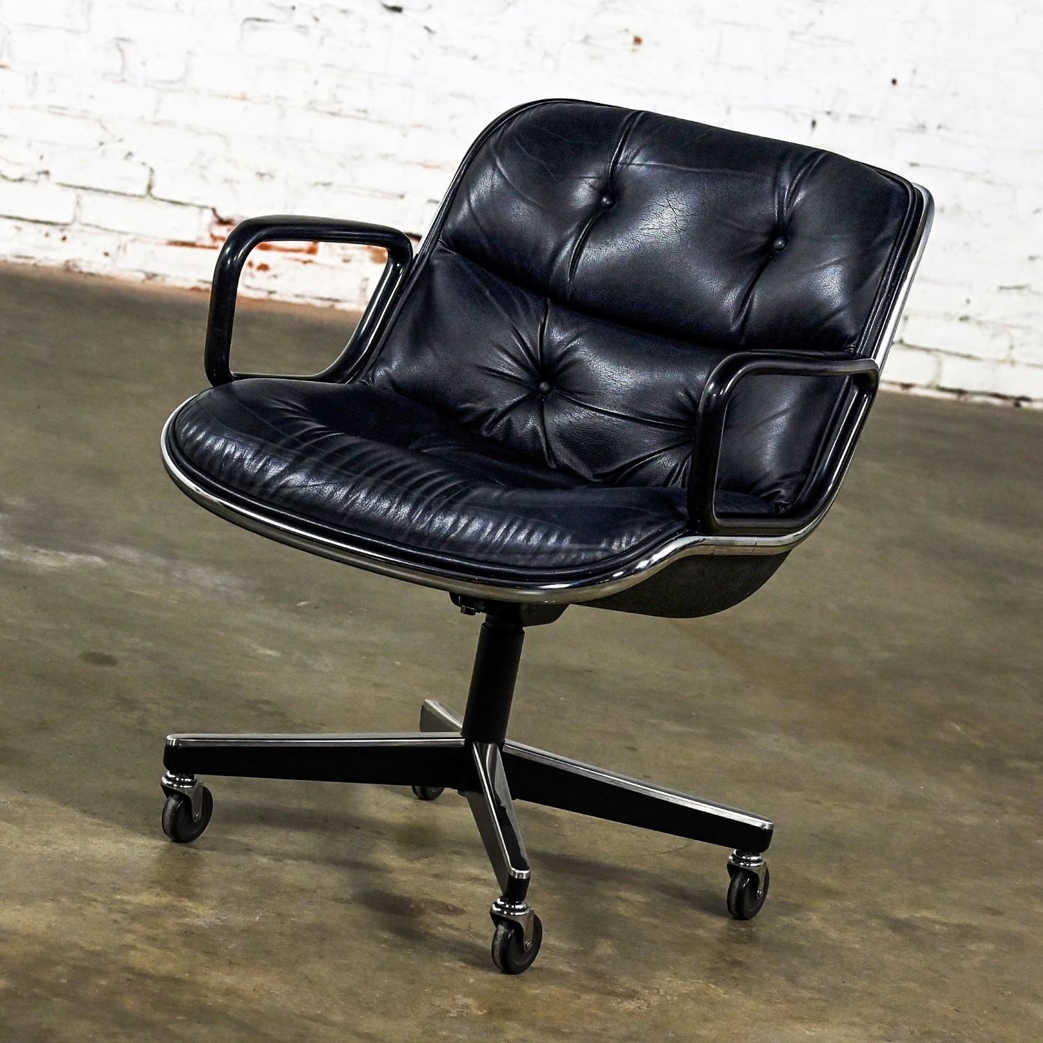12 Executive Armchairs by Charles Pollock for Knoll Black Leather & 4 Prong Base For Sale 1