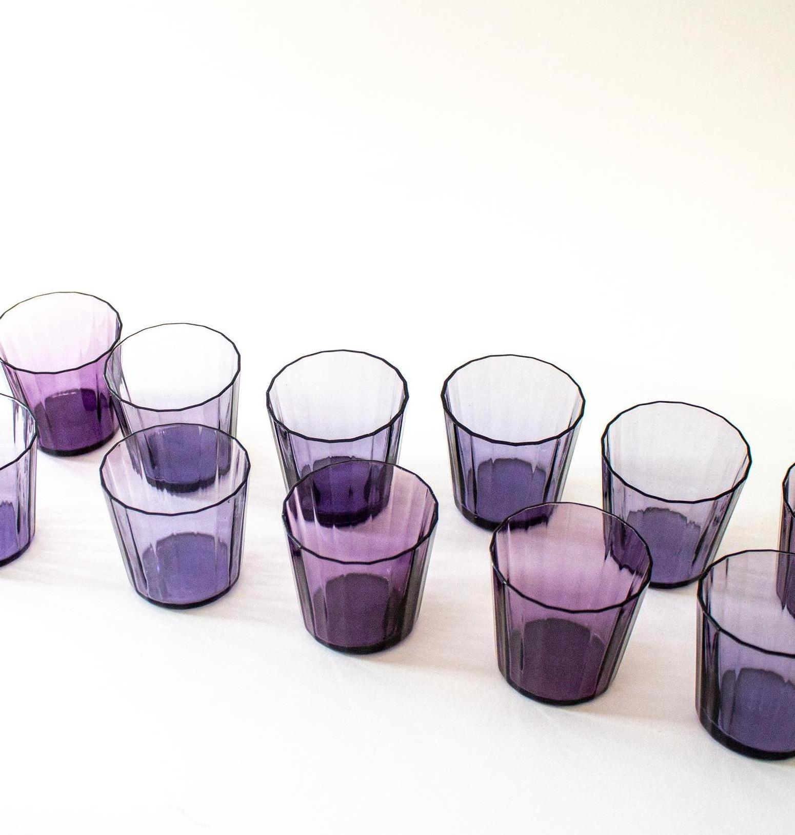 12 Facet Swedish Art Deco Sherry Glasses in Lilac and Blue In Good Condition For Sale In Stockholm, SE