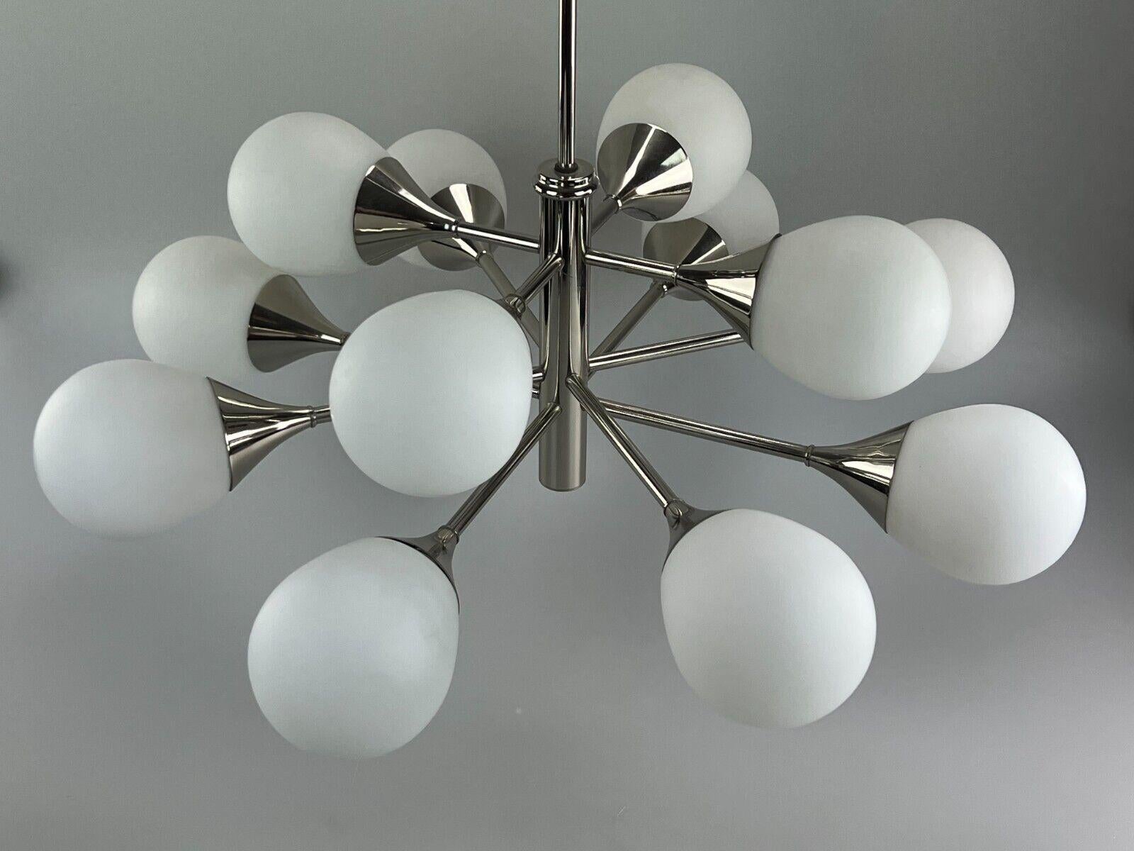 Lampadario Sputnik a 12 fiamme degli anni '60 e '70, Kaiser Leuchten, Opal Glas in vendita 5
