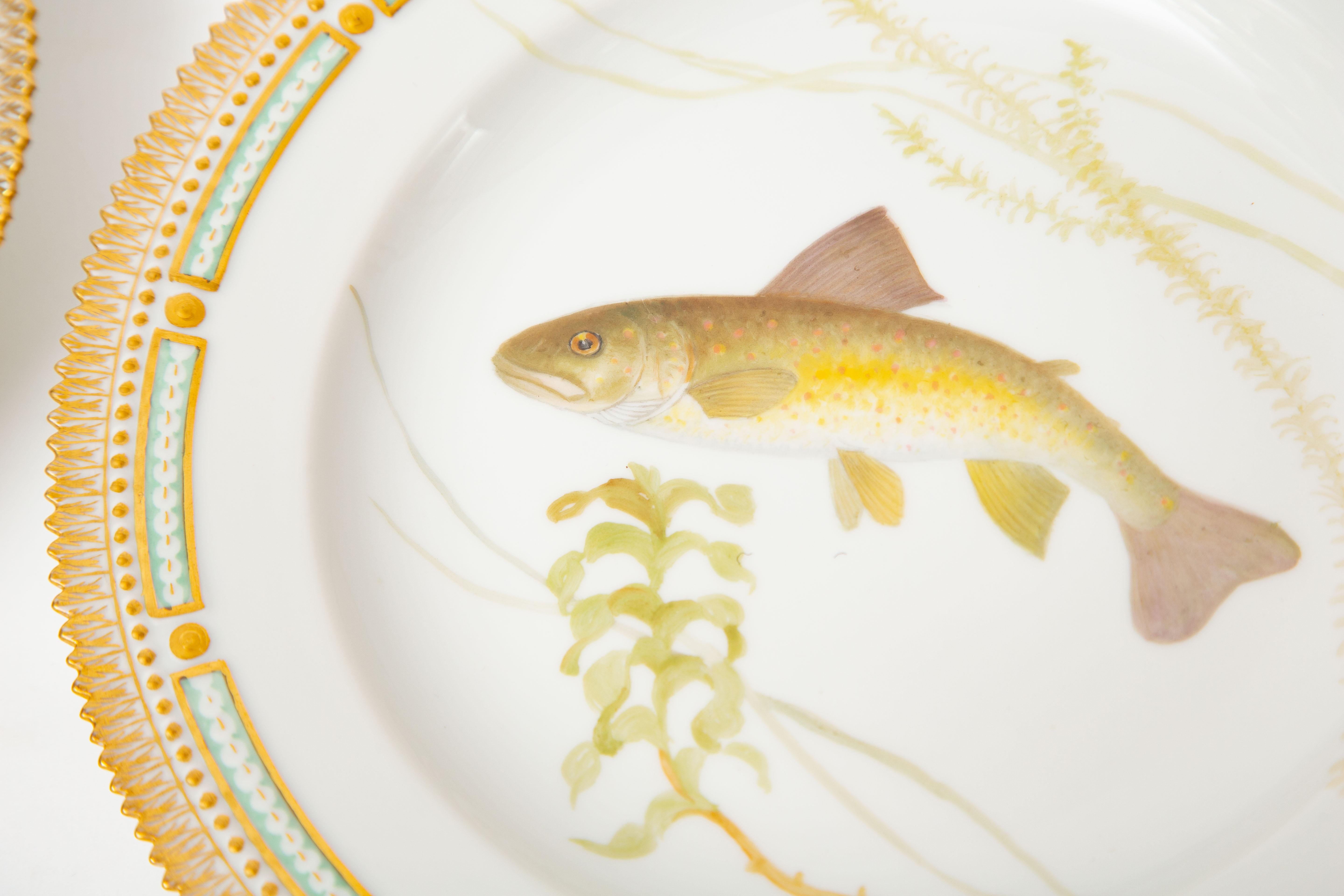 12 assiettes à poisson Flora Danica, vintage et peintes de manière vibrante, Royal Copenhagen en vente 2