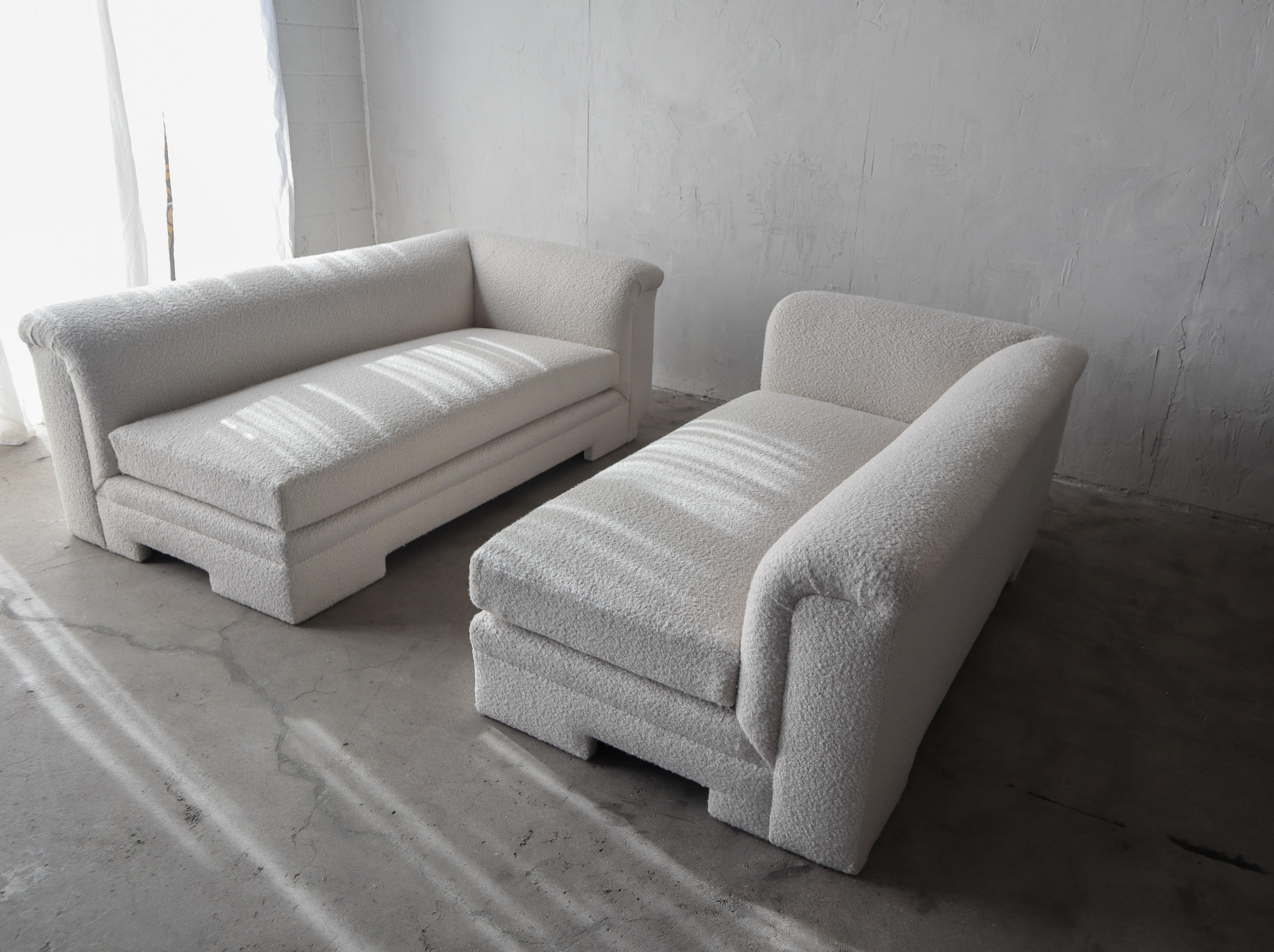 12 Fuß 2-teiliges postmodernes Sofa aus Boucle (Postmoderne) im Angebot