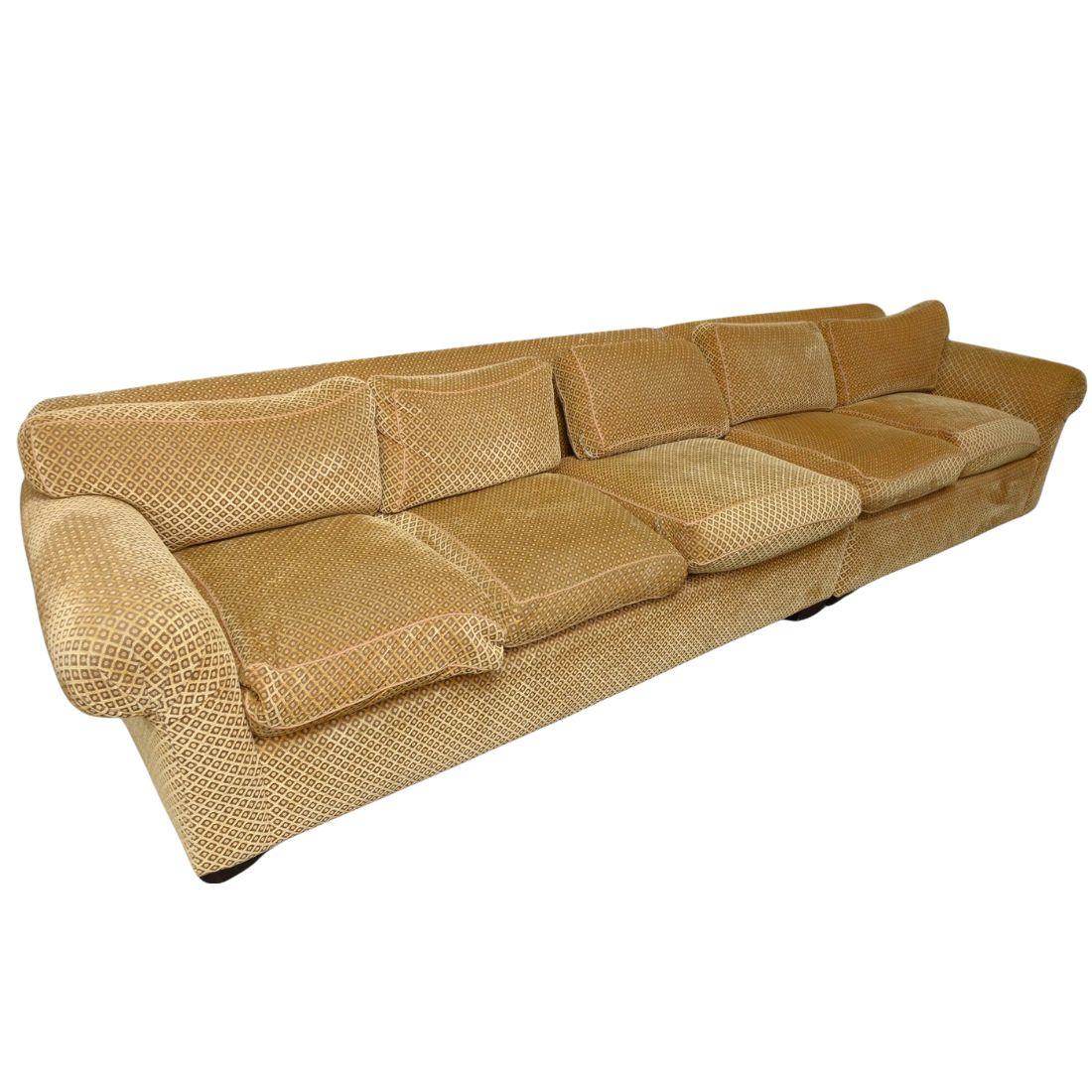 12 Foot Henry House Sofa in Gold Velvet Fabric Bon état - En vente à Locust Valley, NY