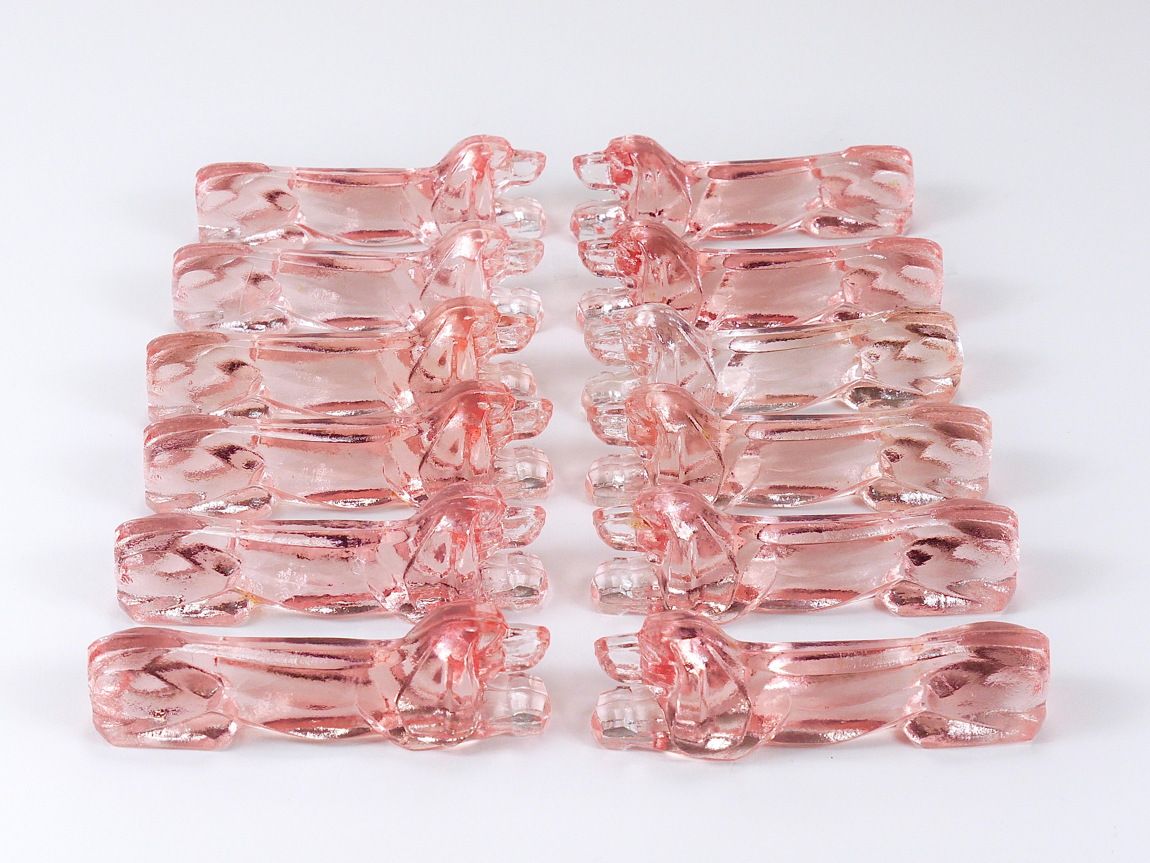 12 Apoyacuchillos franceses Art Decó Perro salchicha Basset Hound, Cristal rosado, Francia, años 30 en venta 7