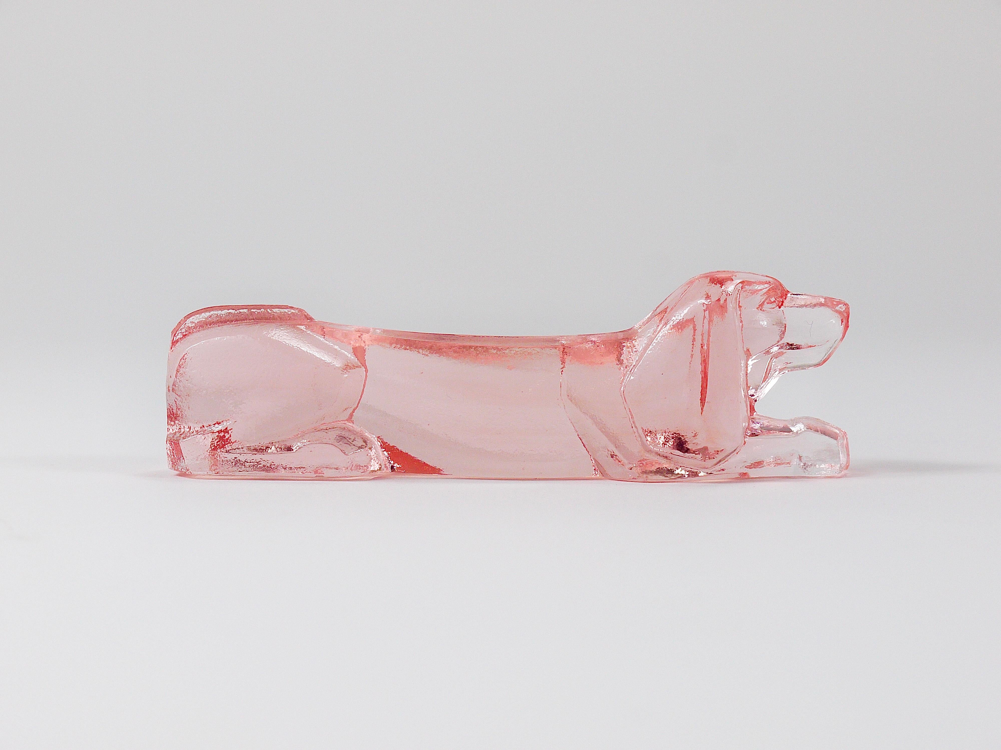 12 Apoyacuchillos franceses Art Decó Perro salchicha Basset Hound, Cristal rosado, Francia, años 30 en venta 9