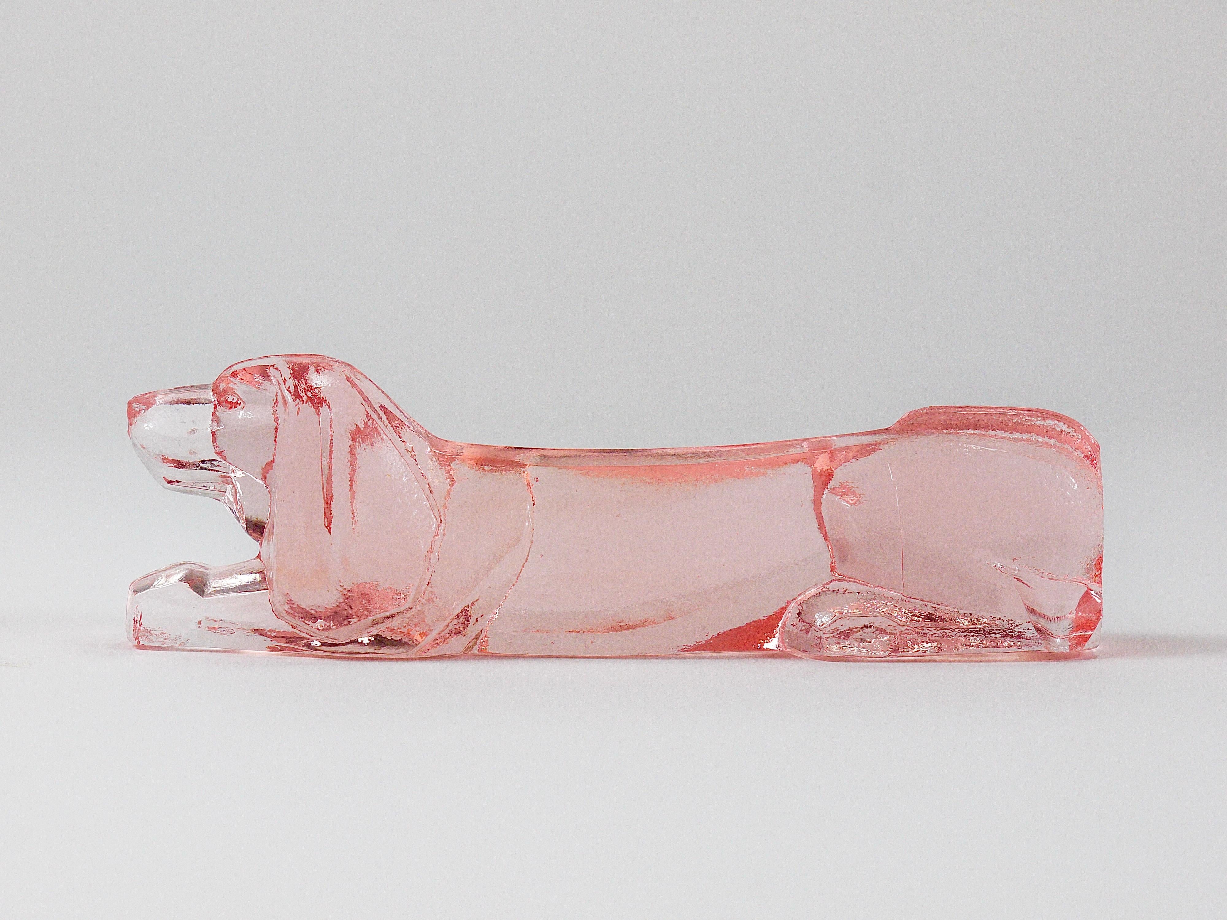 12 Apoyacuchillos franceses Art Decó Perro salchicha Basset Hound, Cristal rosado, Francia, años 30 en venta 10