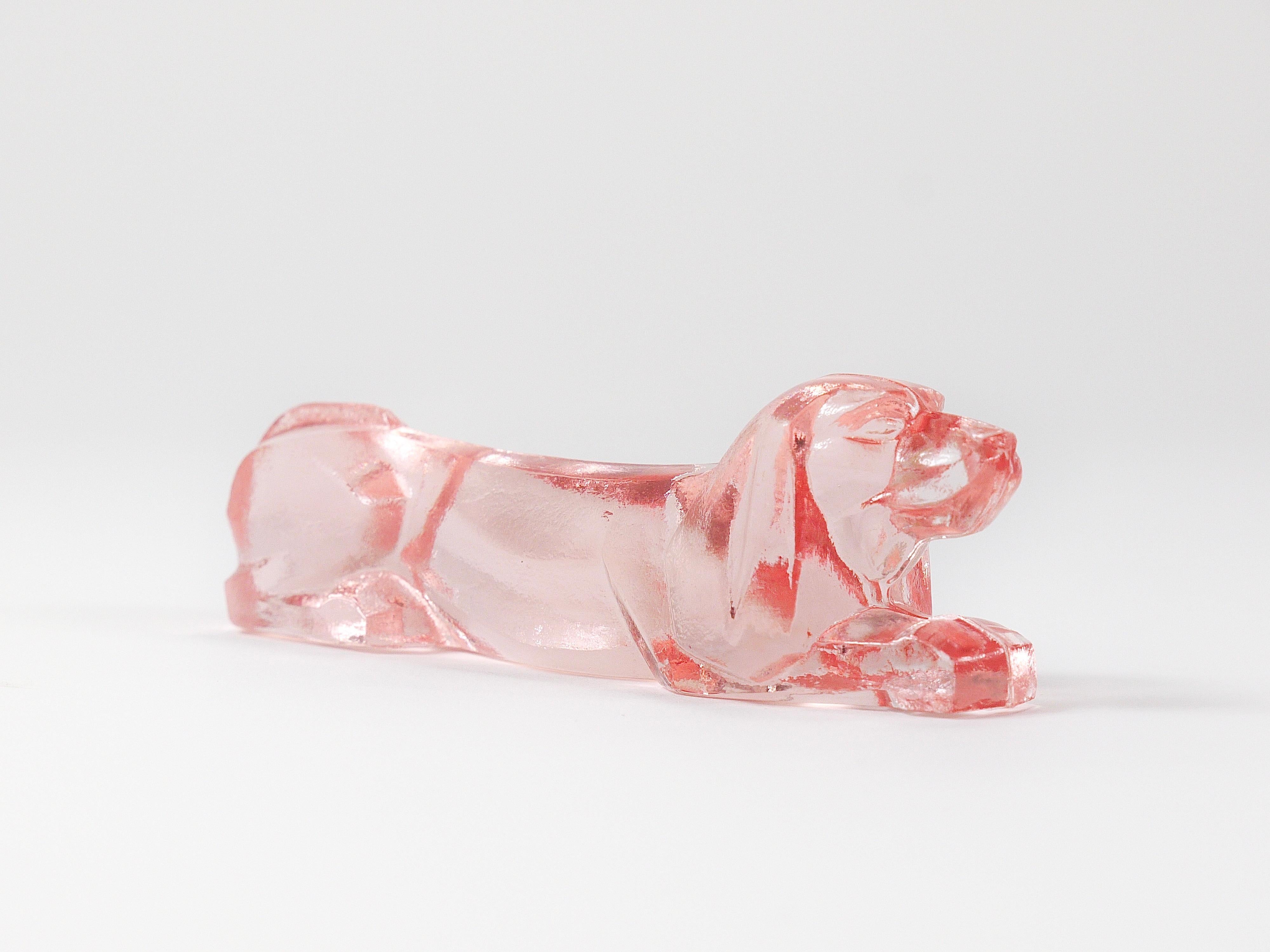 12 Apoyacuchillos franceses Art Decó Perro salchicha Basset Hound, Cristal rosado, Francia, años 30 en venta 11