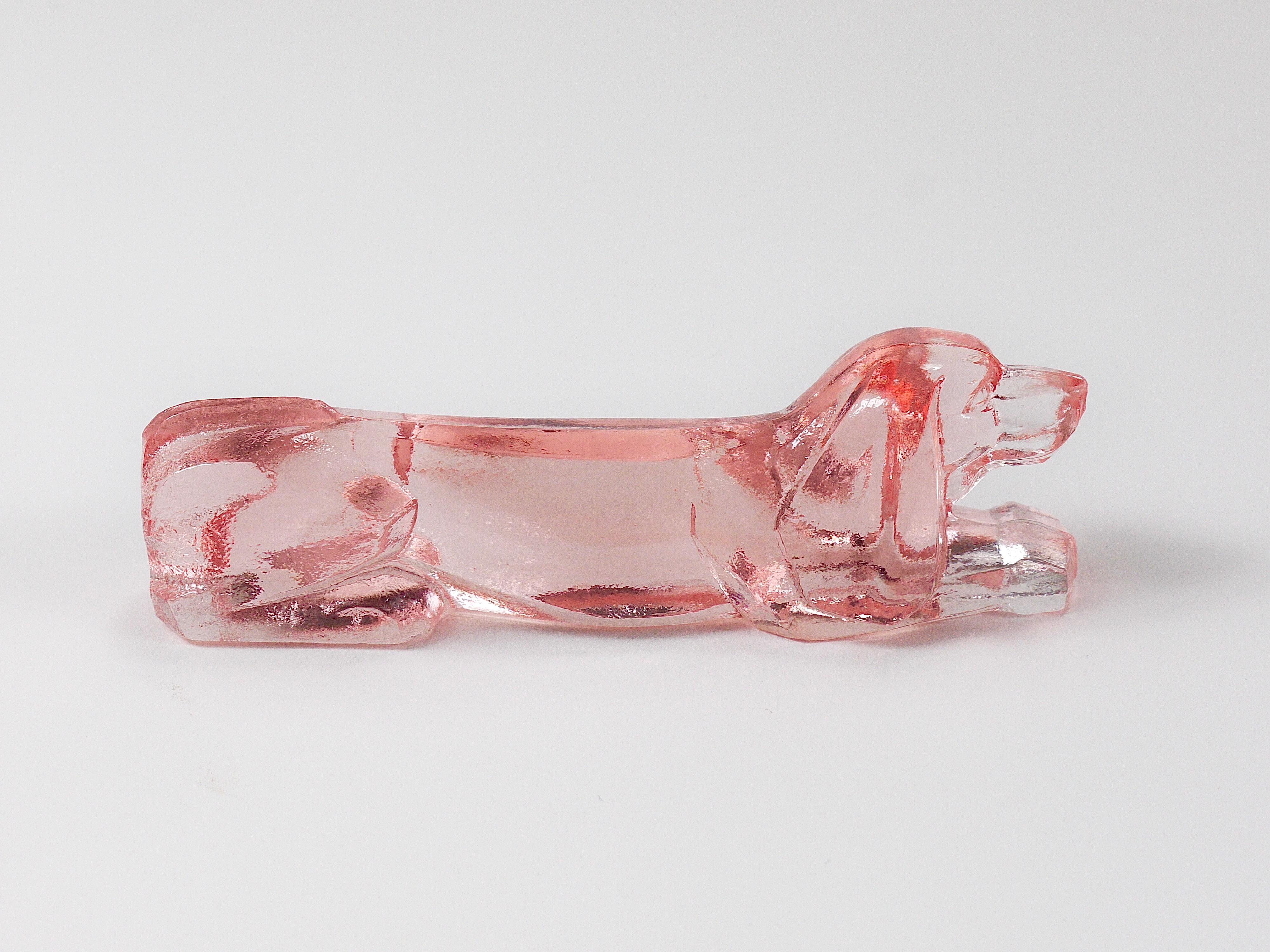 12 Apoyacuchillos franceses Art Decó Perro salchicha Basset Hound, Cristal rosado, Francia, años 30 en venta 12