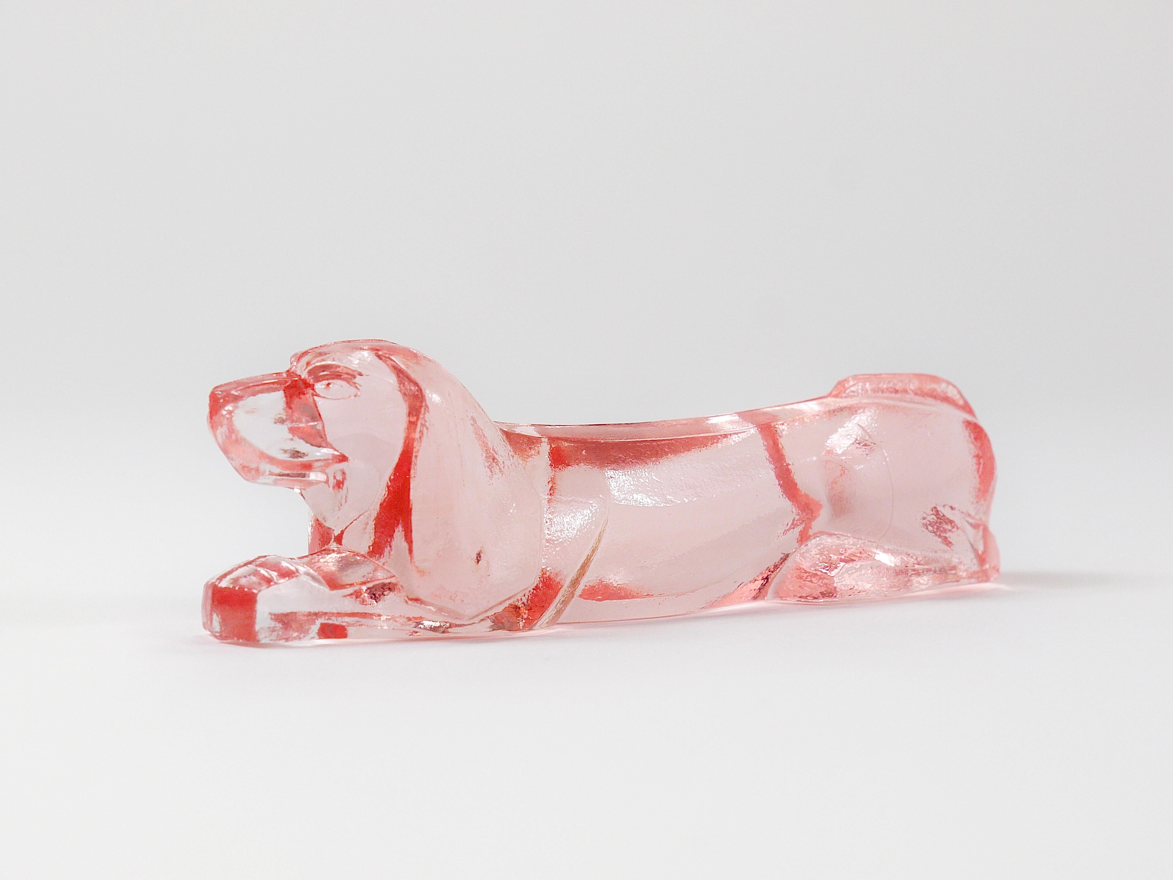 12 Apoyacuchillos franceses Art Decó Perro salchicha Basset Hound, Cristal rosado, Francia, años 30 en venta 15