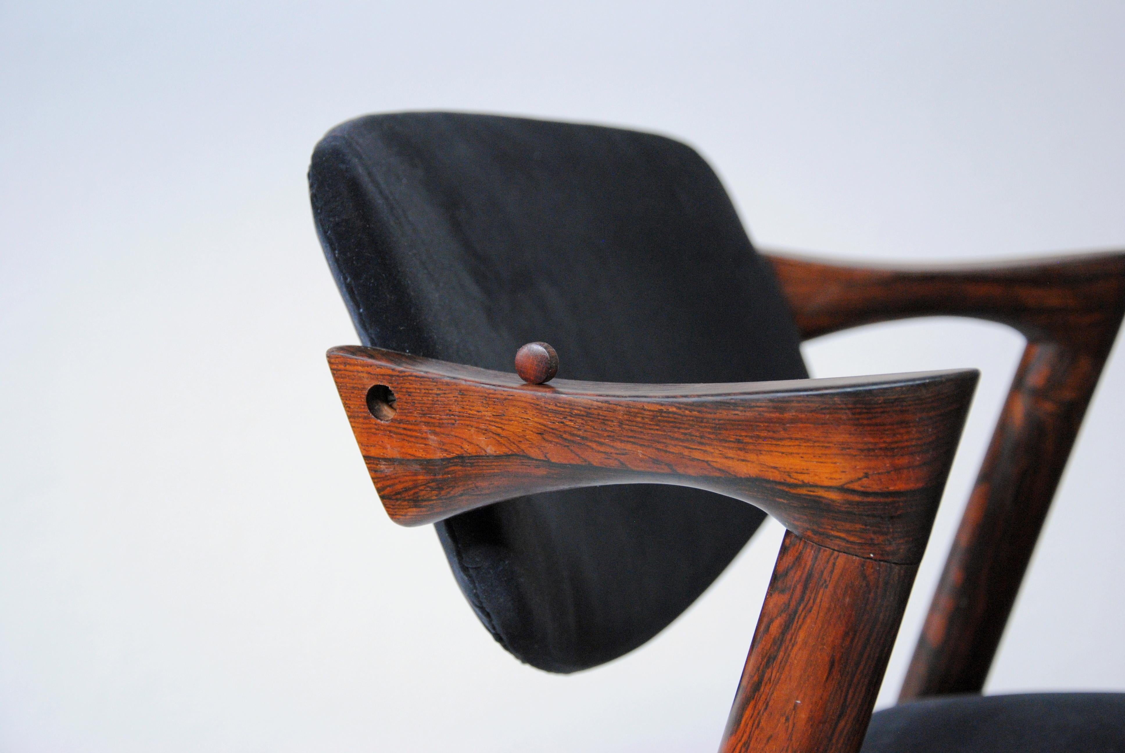 Set of 12 button plugs fit for Kai Kristiansen model 42 rosewood dining chairs and other chairs.

The button plugs are made of beech tanned in 3 rosewood variations - a bright colored, medium colored and dark colored in order to make the best