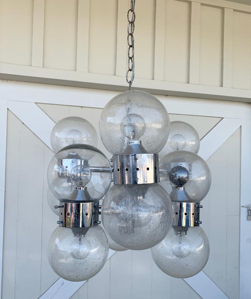 12 Globe Chandelier in Chrome & Glass After Lightolier In Good Condition In Los Angeles, CA