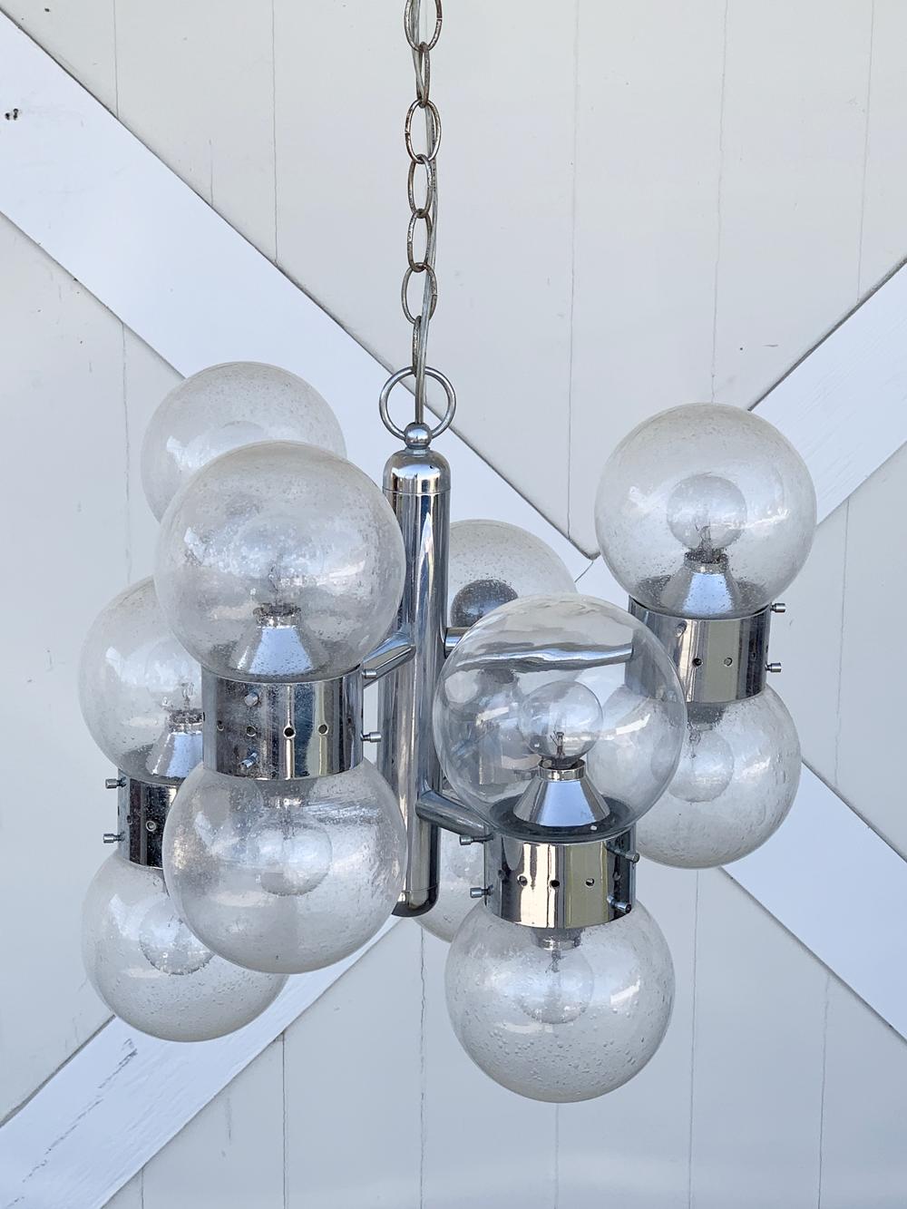 Late 20th Century 12 Globe Chandelier in Chrome & Glass After Lightolier