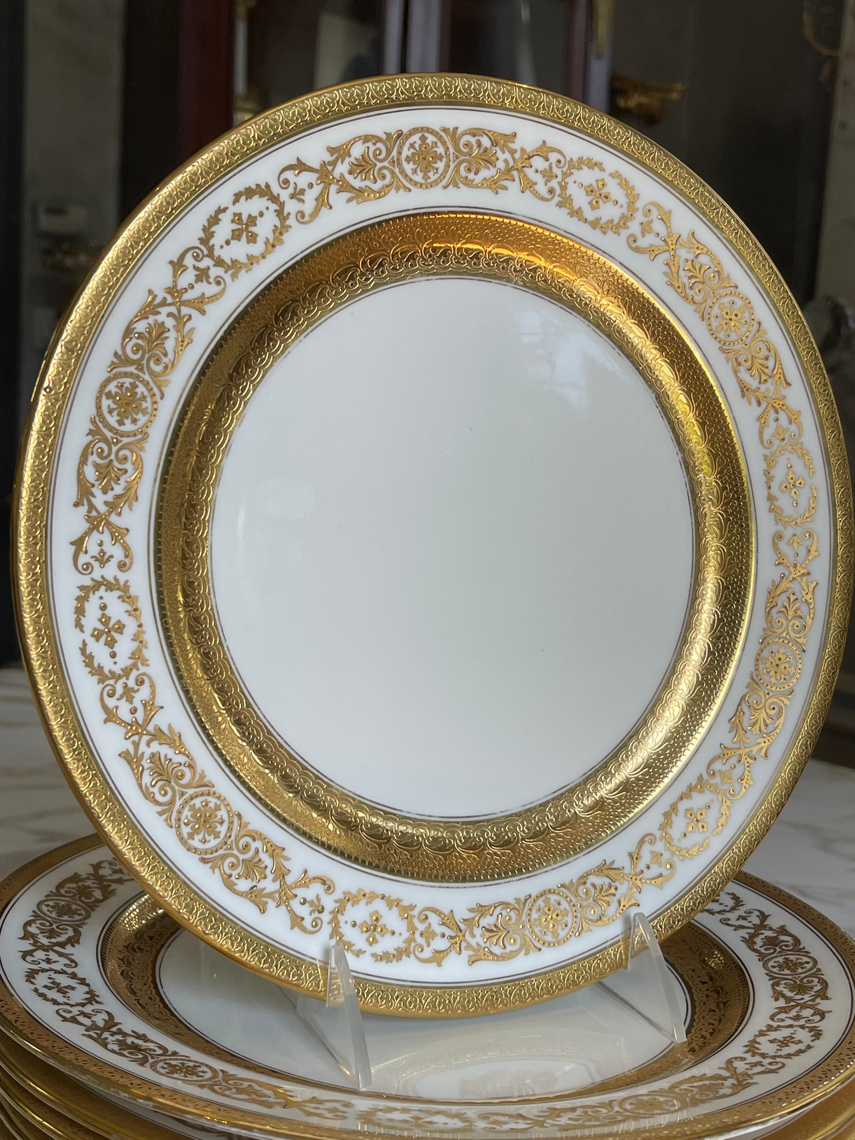 Gild Bordered Dinner Plates In Good Condition In New Haven, CT