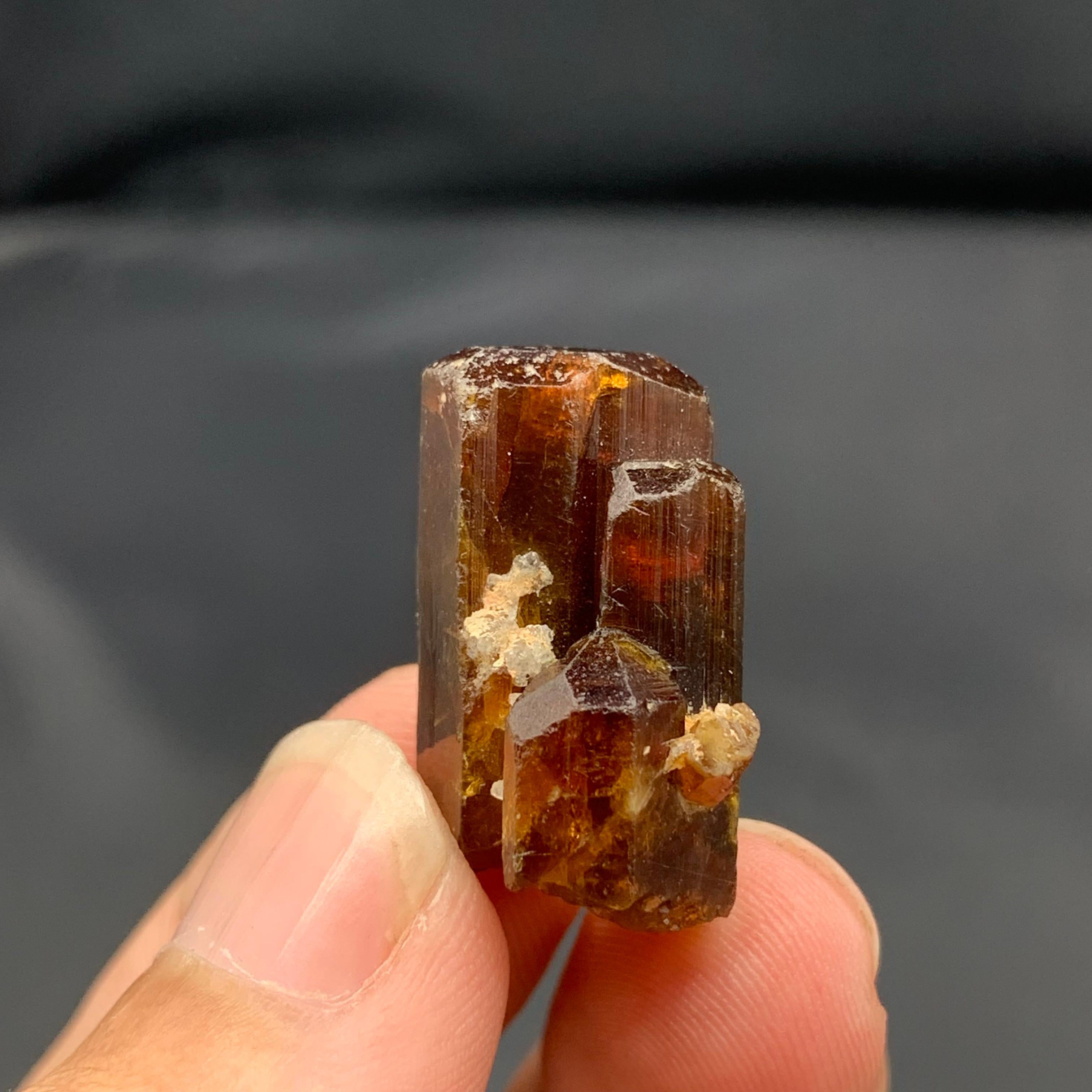 Cristal de Bastnasita Raro De 12 Gramos Con Cristales Secundarios Perfectos De Pakistán 3