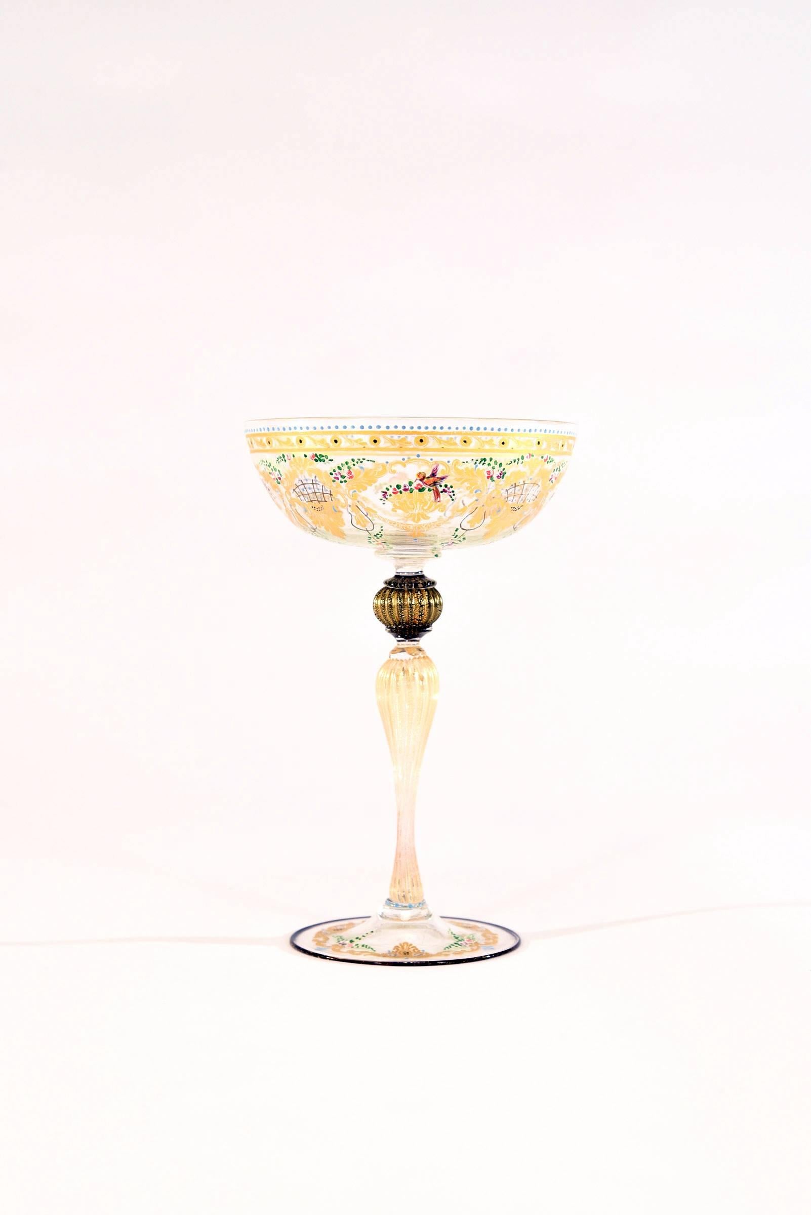 12 Handblown Venetian Salviati Hand-Painted Gold Champagne Coupes with Birds In Excellent Condition In Great Barrington, MA
