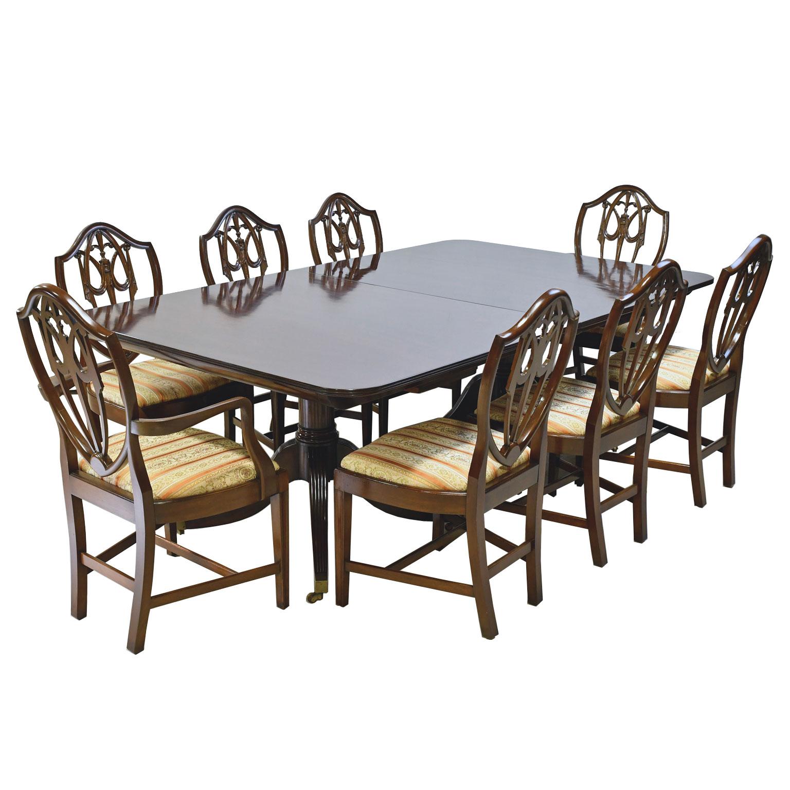 12' Hepplewhite-Style Dining Table Mahogany, 2 Pedestals, 3 Leaves, circa 1945 7