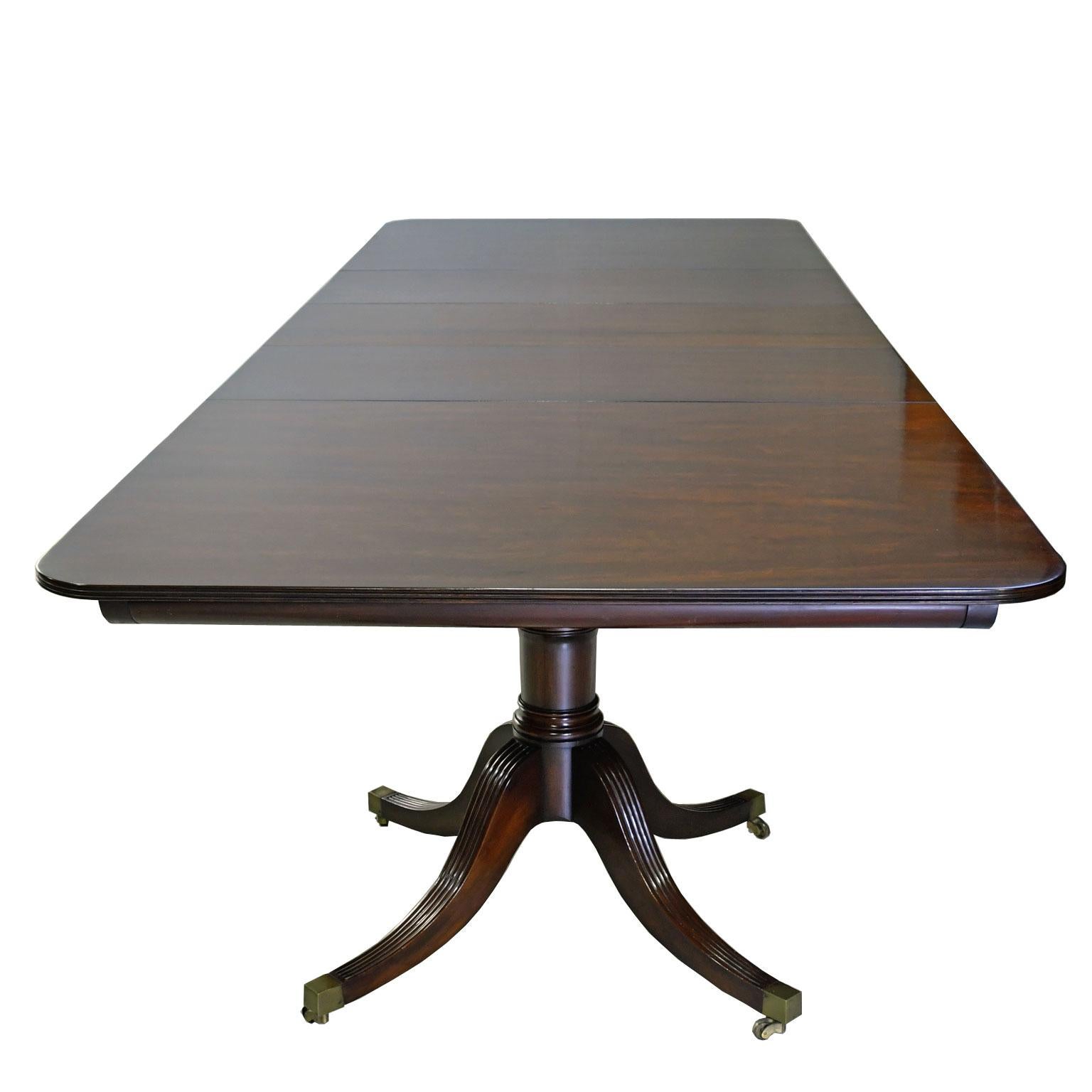 12' Hepplewhite-Style Dining Table Mahogany, 2 Pedestals, 3 Leaves, circa 1945 In Good Condition In Miami, FL
