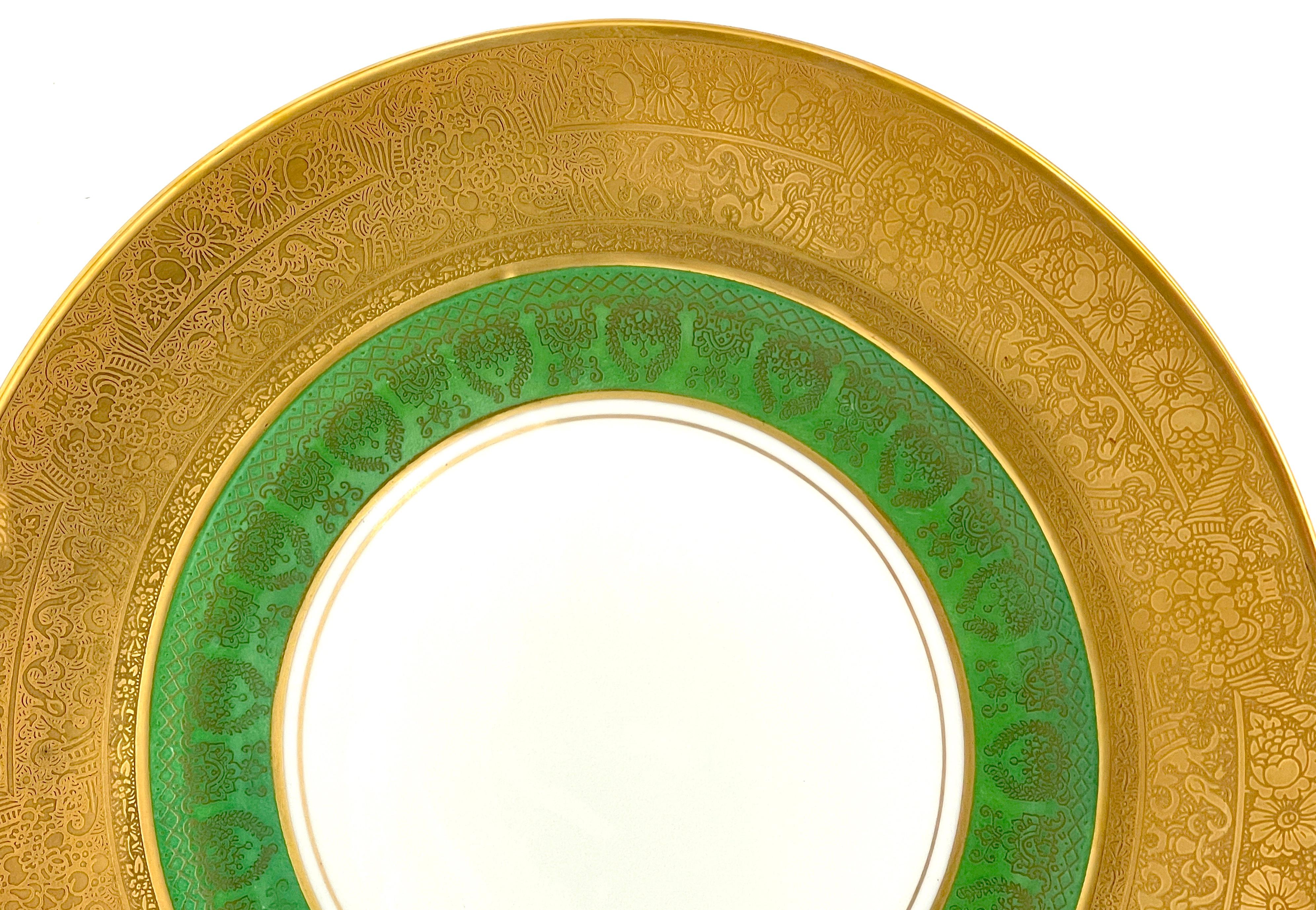 12 Hutchenreuther Gold Encrusted & Green Border Neoclassical Service Plates In Good Condition In West Palm Beach, FL