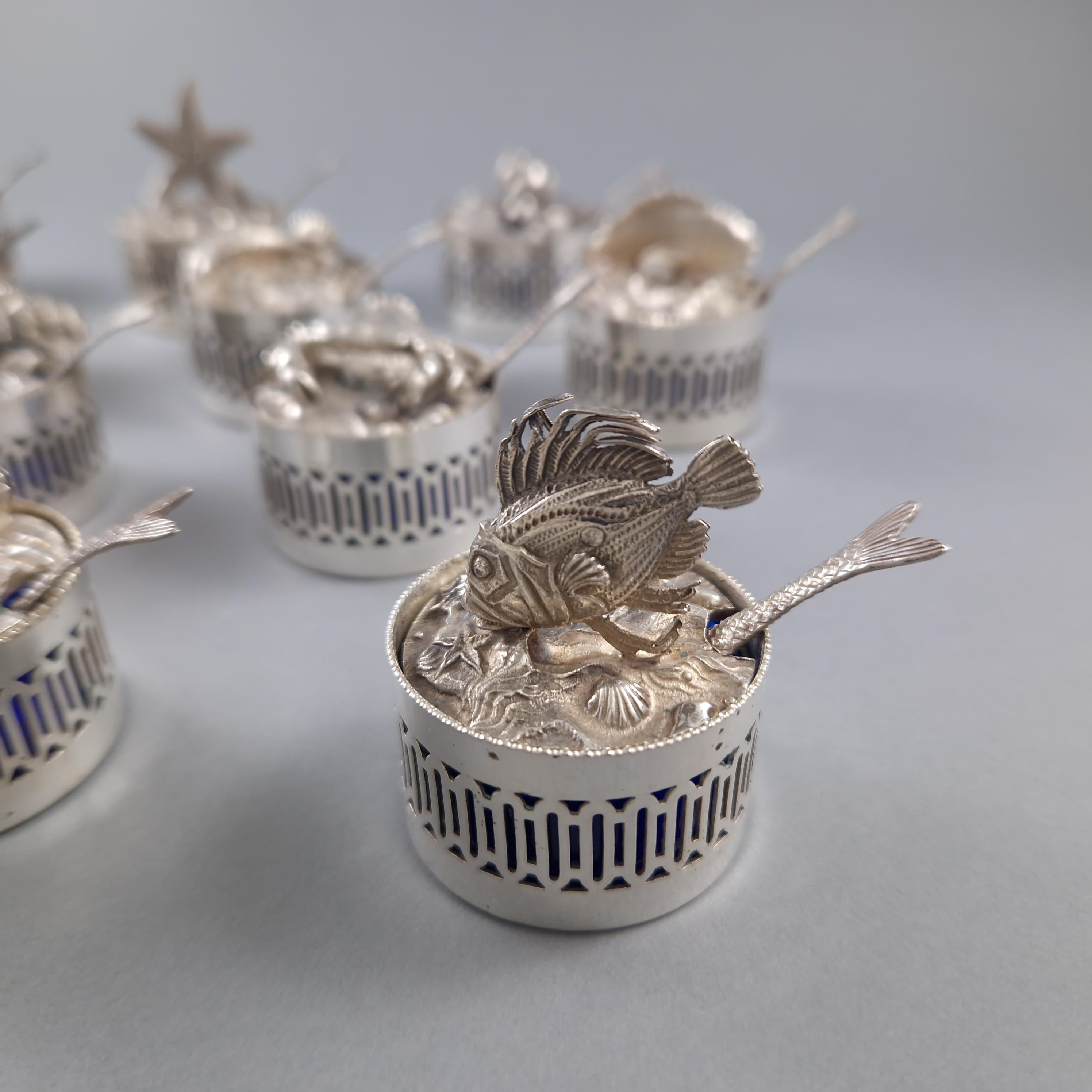 12 Individual Salt Cellars / Place Card Holders In Sterling Silver In Good Condition For Sale In Saint-Ouen, FR