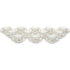 12 bols à bouillon et sous-assiettes en porcelaine peints à la main de KPM Berlin, vers 190