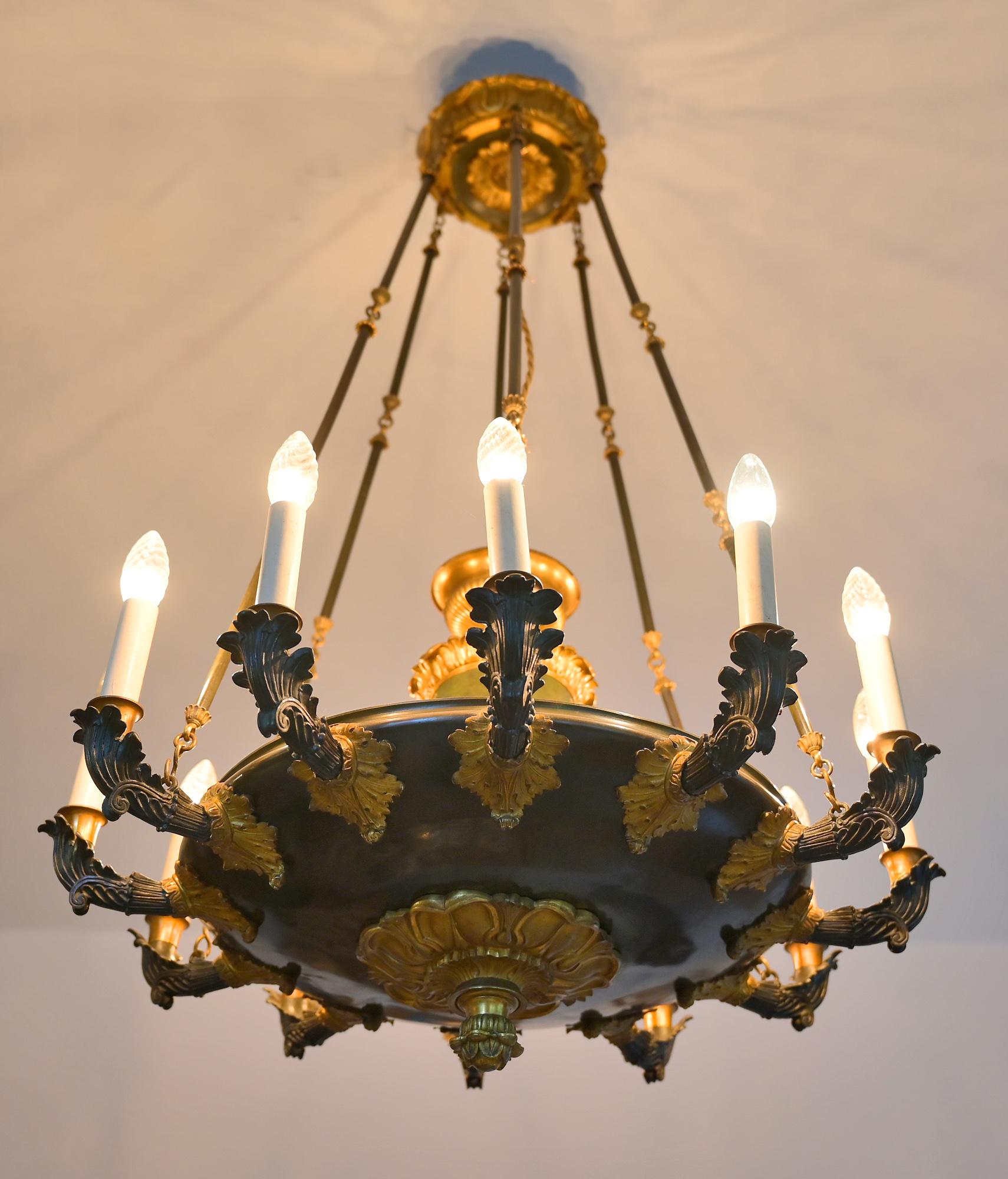 12-light chandelier Empire, France
Large Empire chandelier ormolu and patinated bronze
Pattern inspired by antique Roman lamps
the electrification is new done and checked.


        