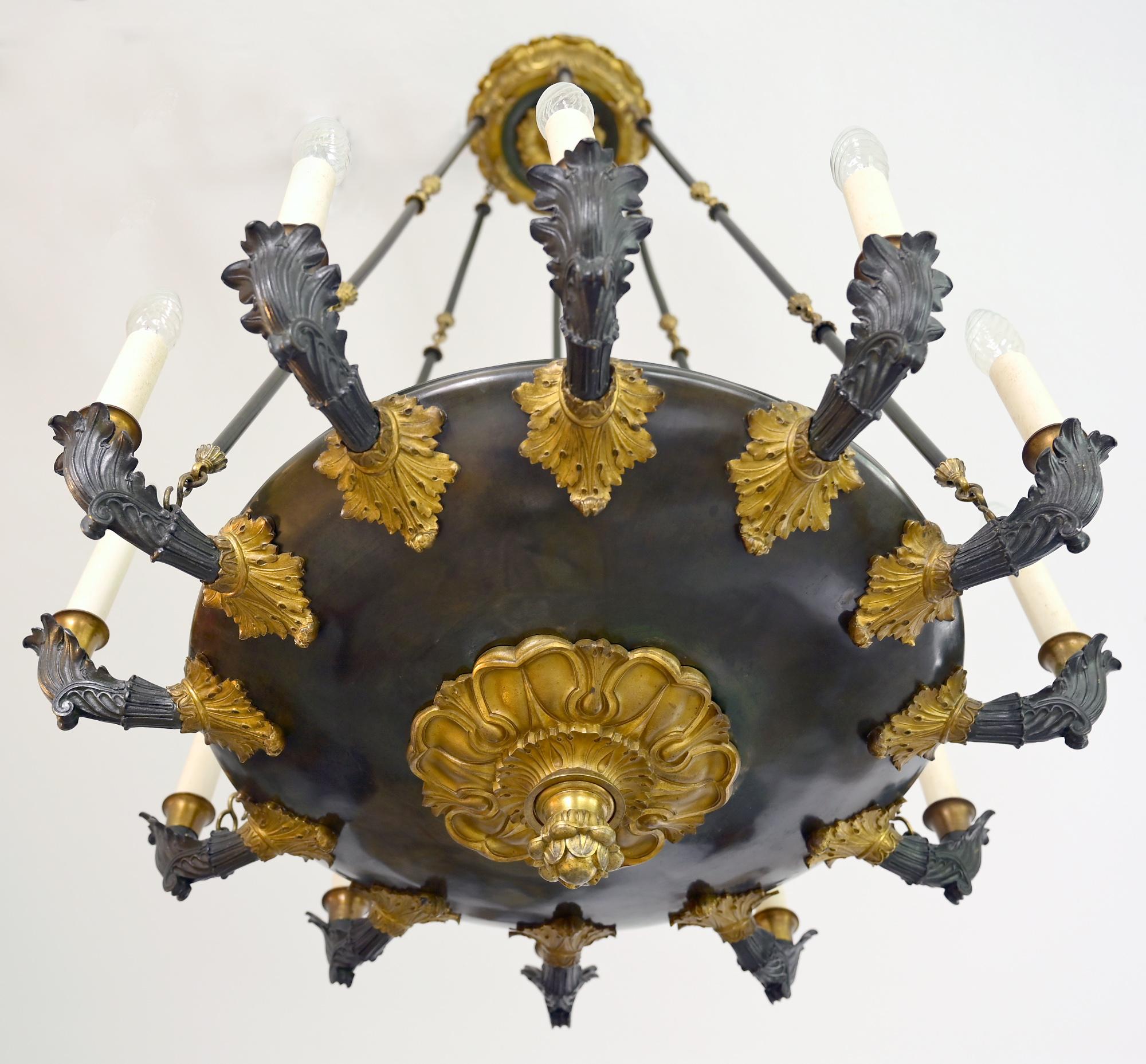 French 12-Light Chandelier circa 1820-1830, Empire France Bronce For Sale