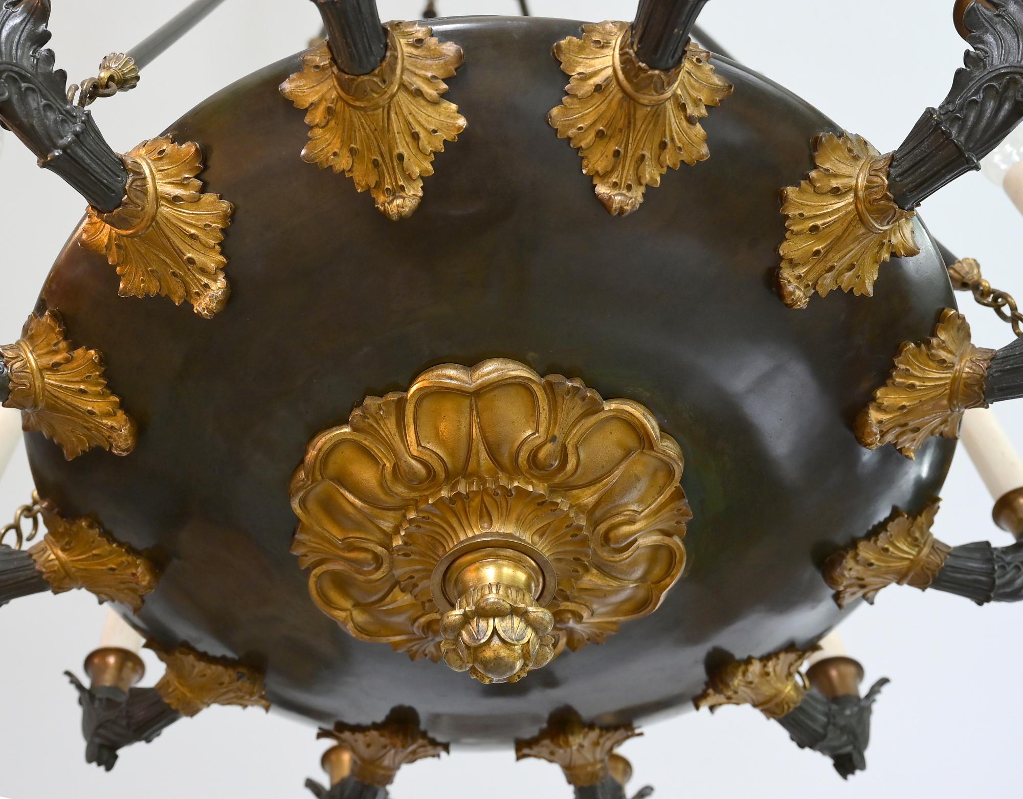 12-Light Chandelier circa 1820-1830, Empire France Bronce In Good Condition For Sale In Epfach, DE