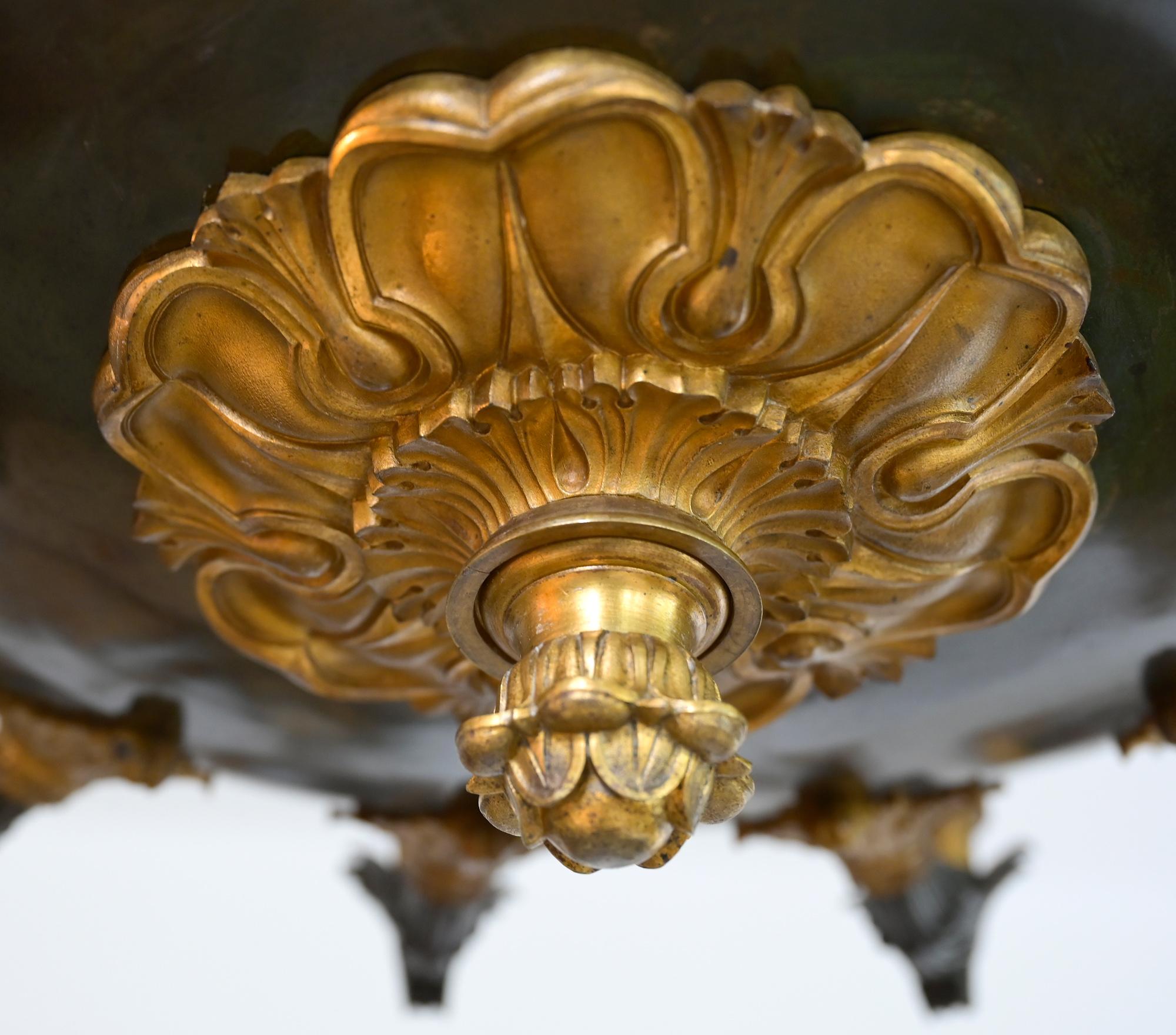 Early 19th Century 12-Light Chandelier circa 1820-1830, Empire France Bronce For Sale