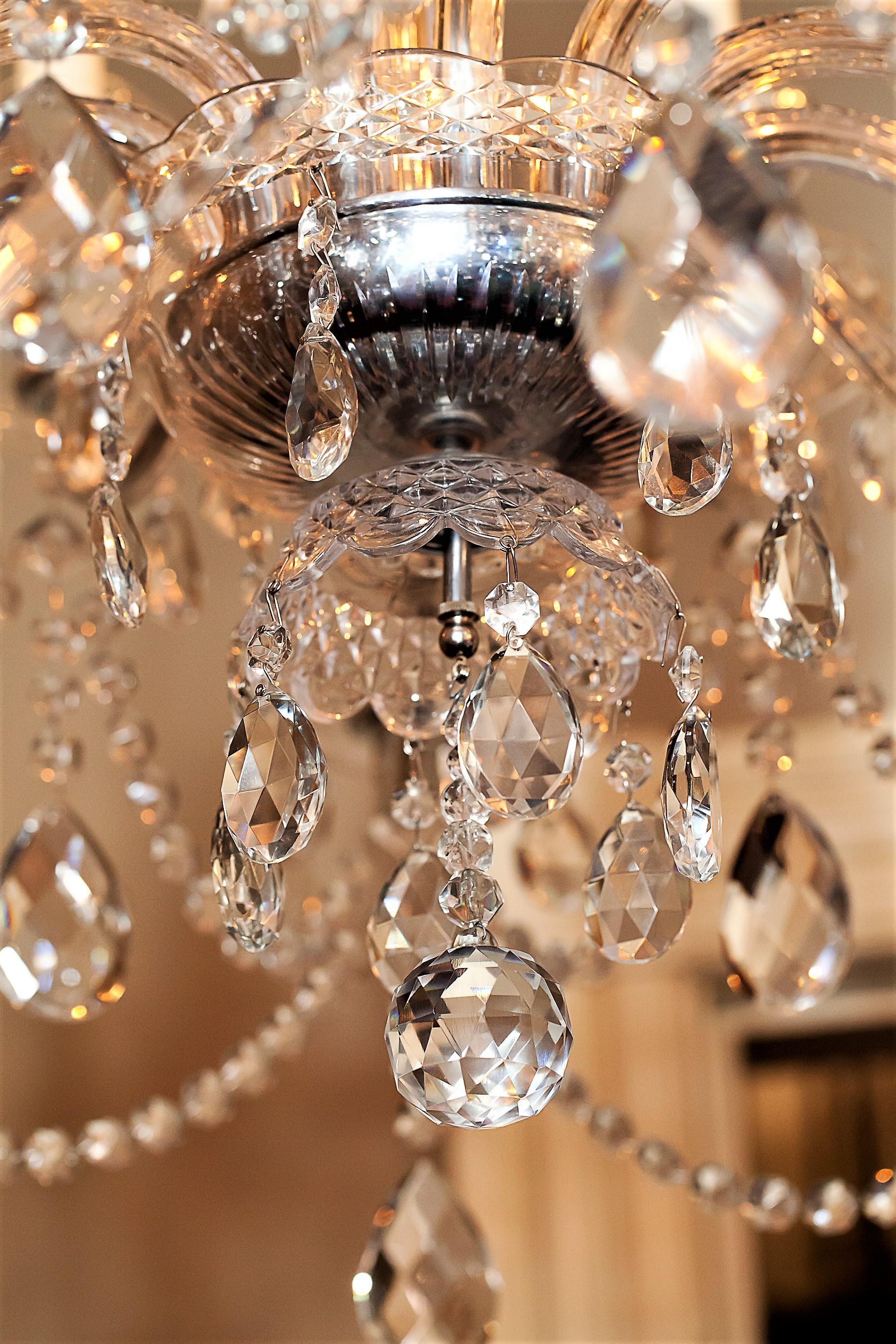 12-Light Georgian Crystal Chandelier, Bohemia, circa 1950 For Sale 1