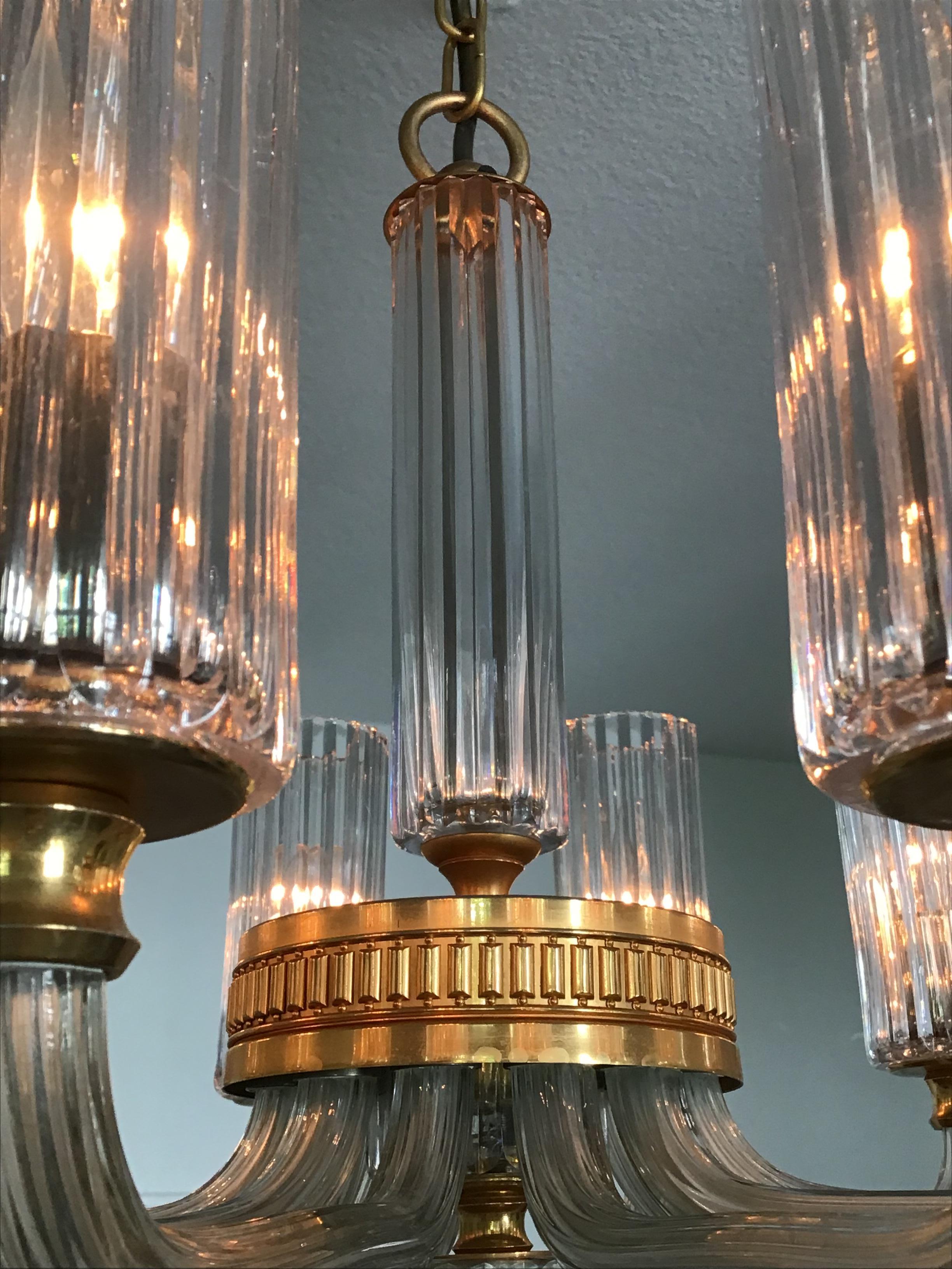 12-Light Italian Glass and Gilt Brass Chandelier, circa 1980s For Sale 1