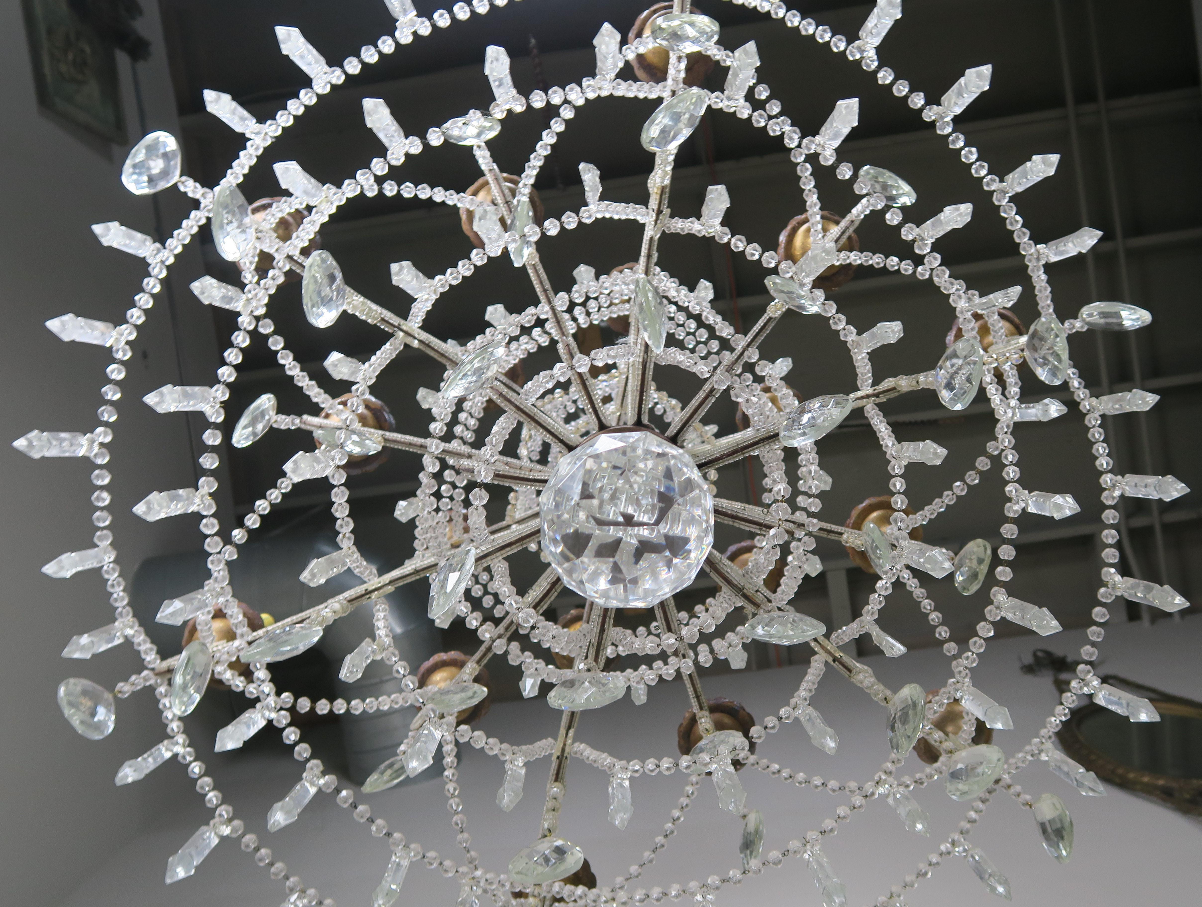 Lustre monumental italien en perles de cristal « 12 » lumières en vente 5