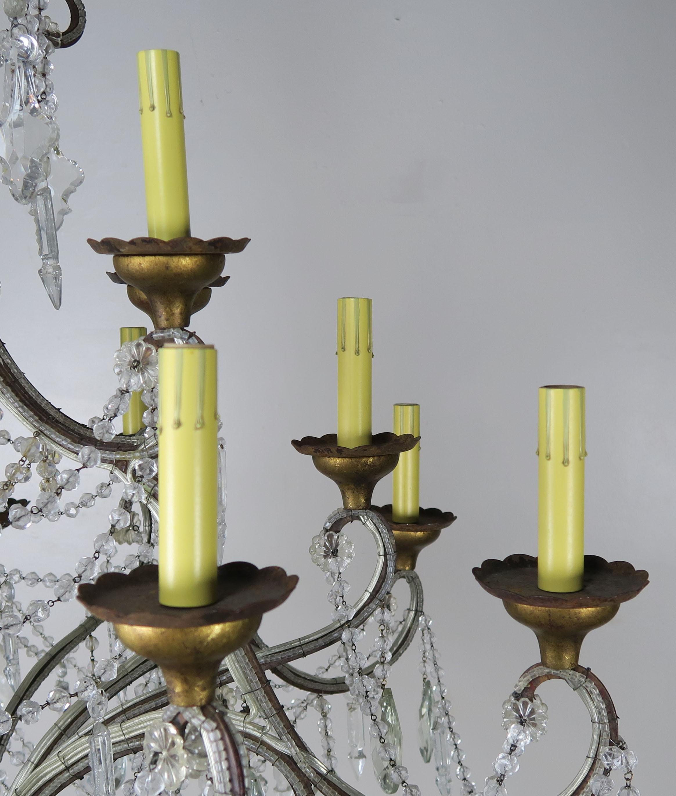 Lustre monumental italien en perles de cristal « 12 » lumières Excellent état - En vente à Los Angeles, CA