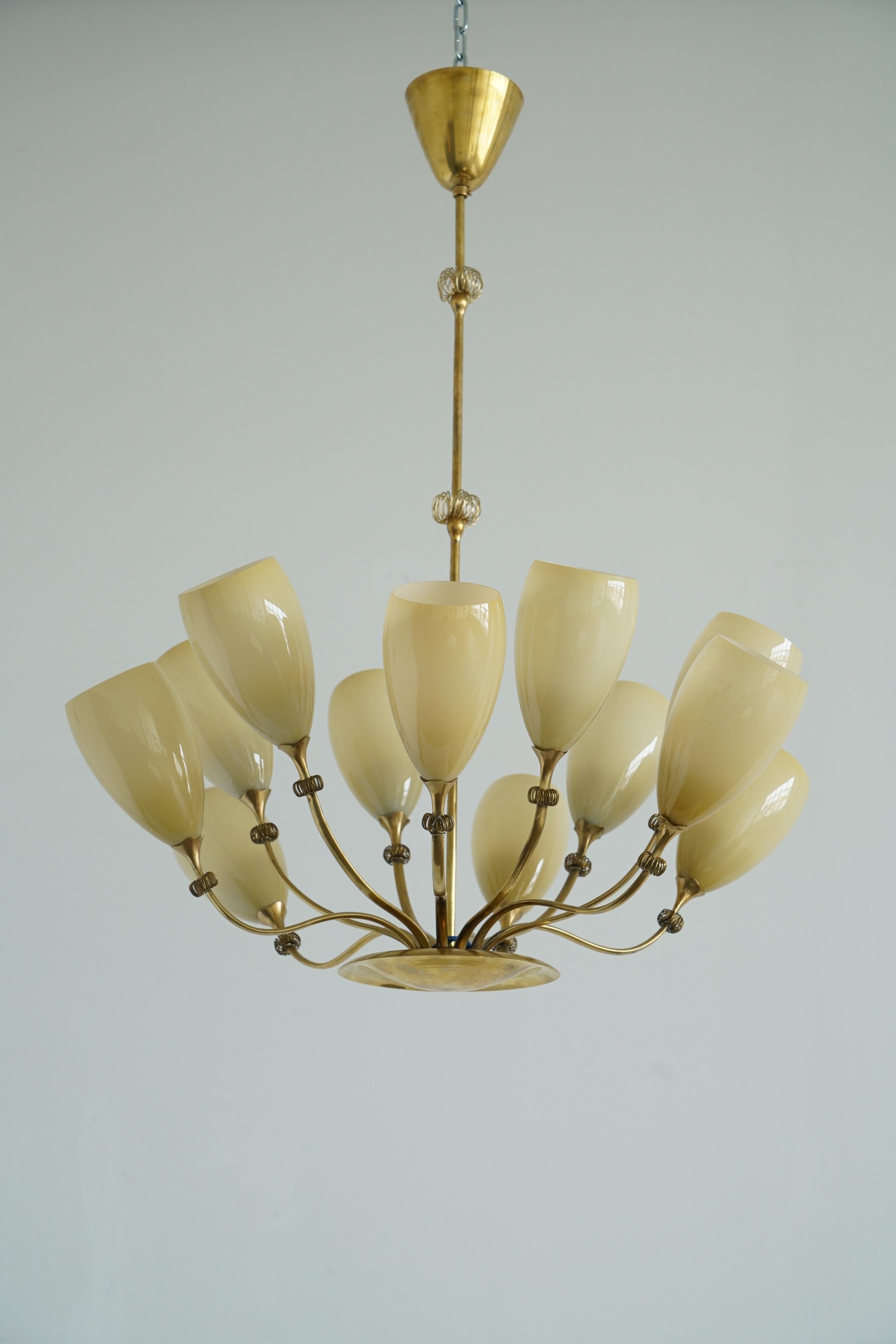 Scandinave moderne Lustre à 12 lumières de Paavo Tynell en vente