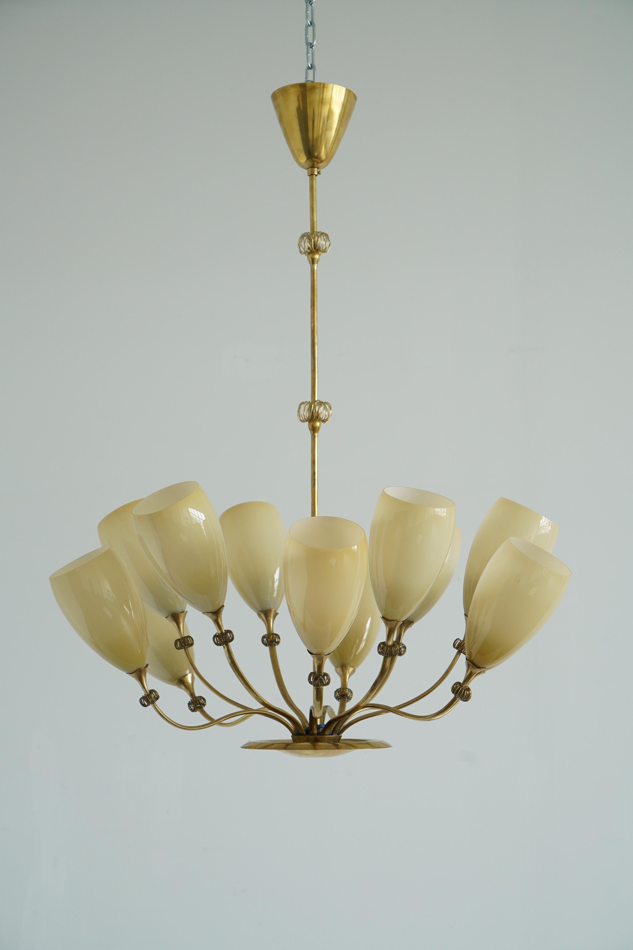 Finlandais Lustre à 12 lumières de Paavo Tynell en vente