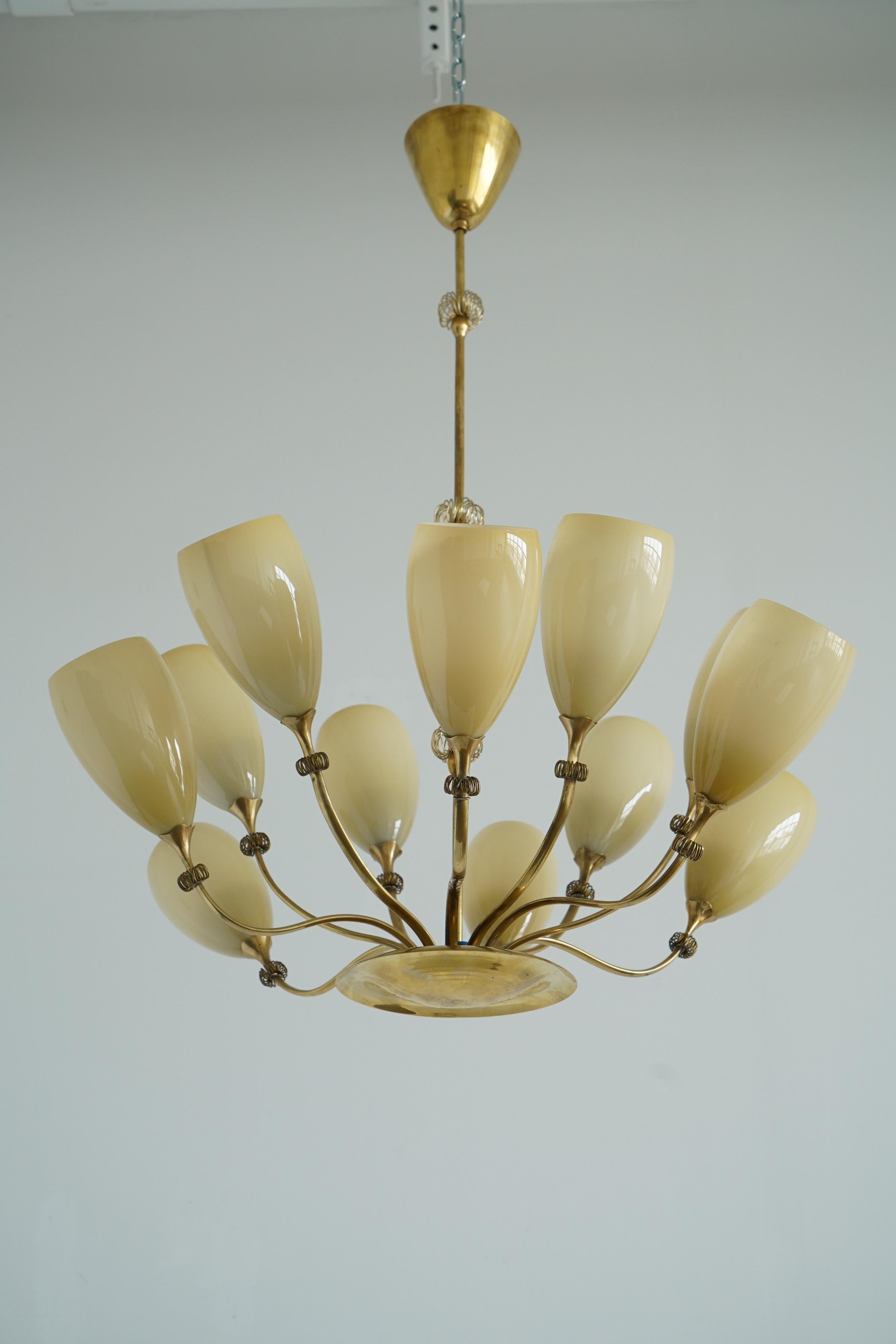 Lustre à 12 lumières de Paavo Tynell Bon état - En vente à Long Island City, NY